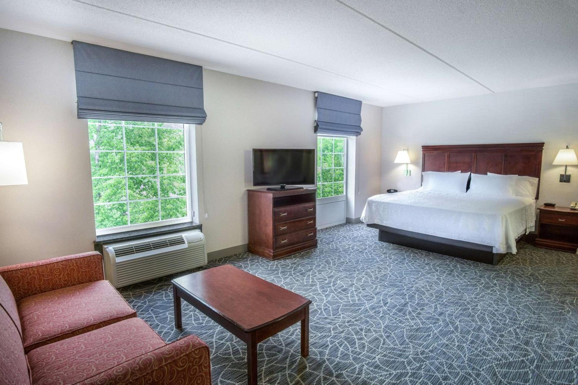 Hampton Inn & Suites Berkshires-Lenox photo 17