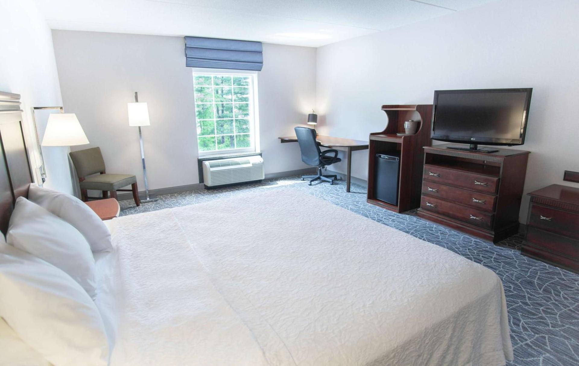 Hampton Inn & Suites Berkshires-Lenox photo 27