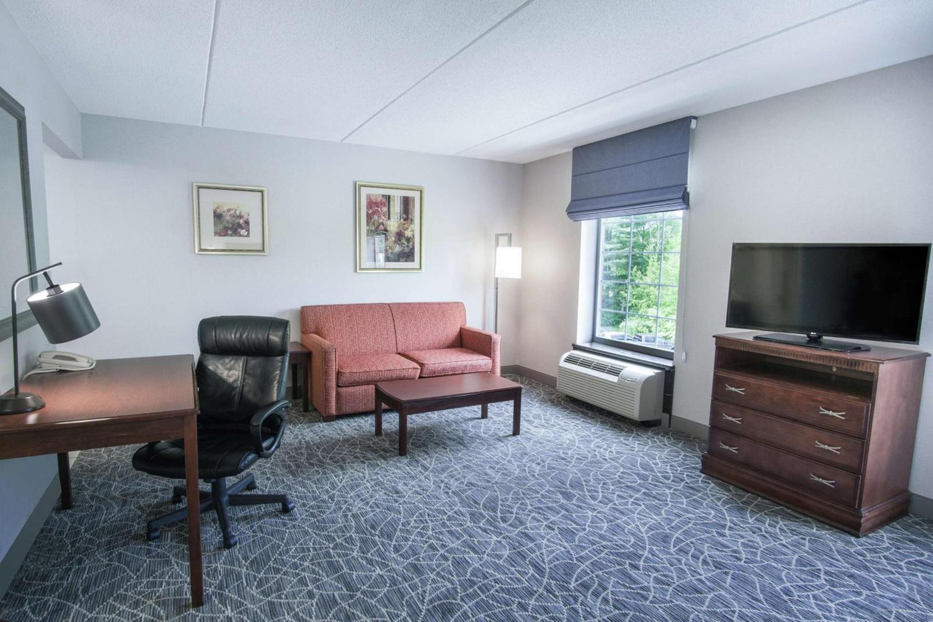 Hampton Inn & Suites Berkshires-Lenox photo 26