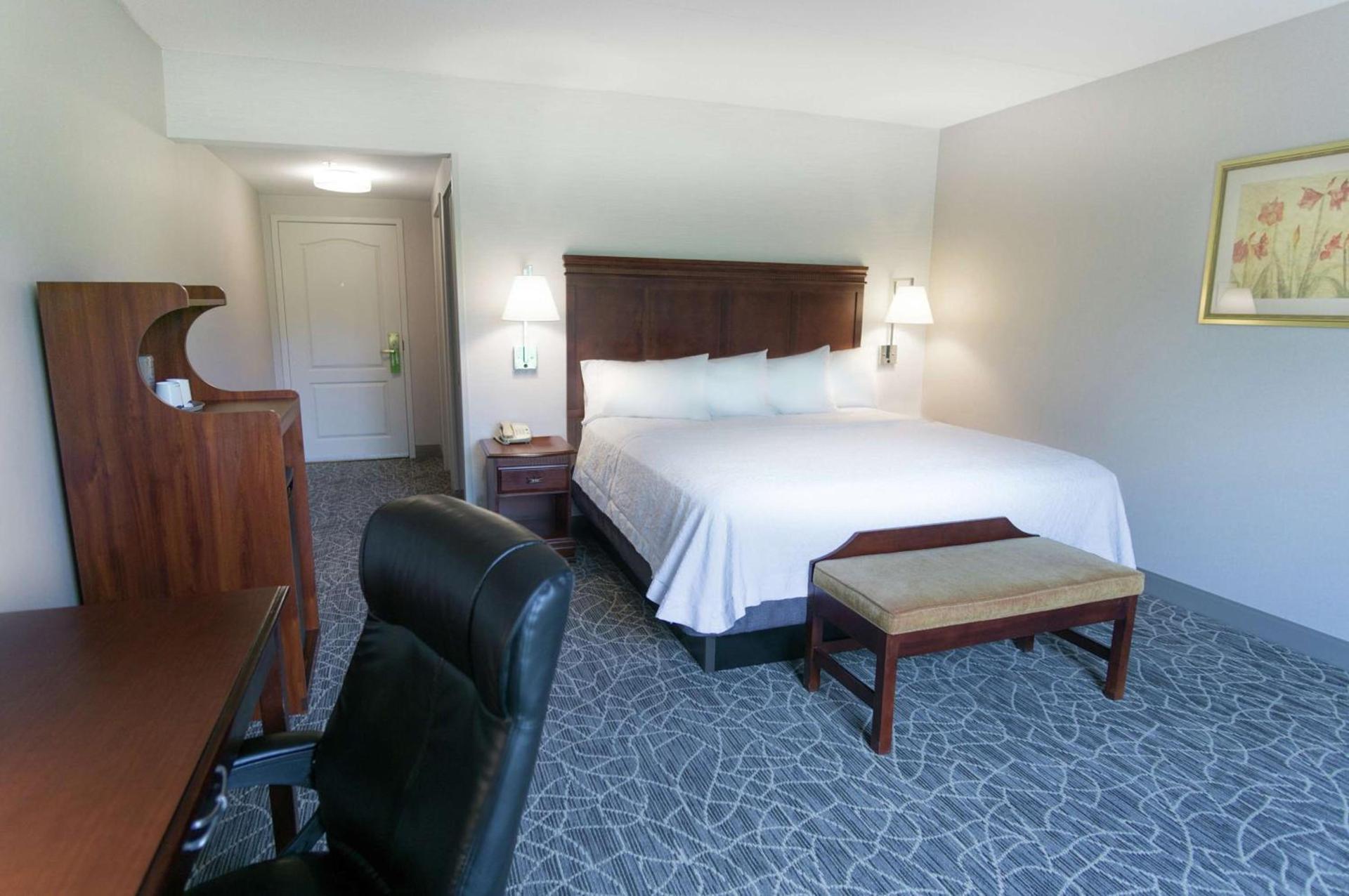Hampton Inn & Suites Berkshires-Lenox photo 30