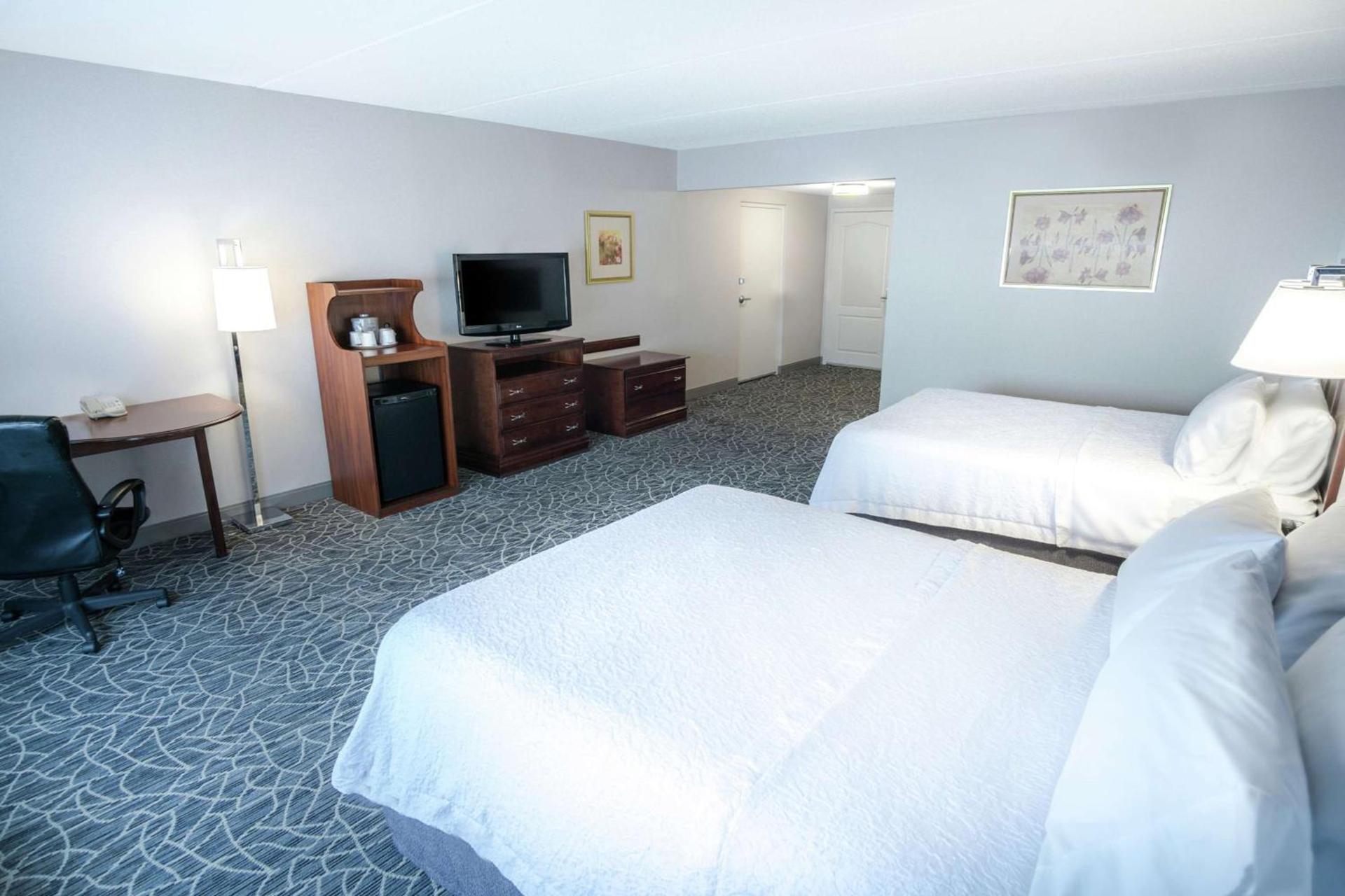 Hampton Inn & Suites Berkshires-Lenox photo 37