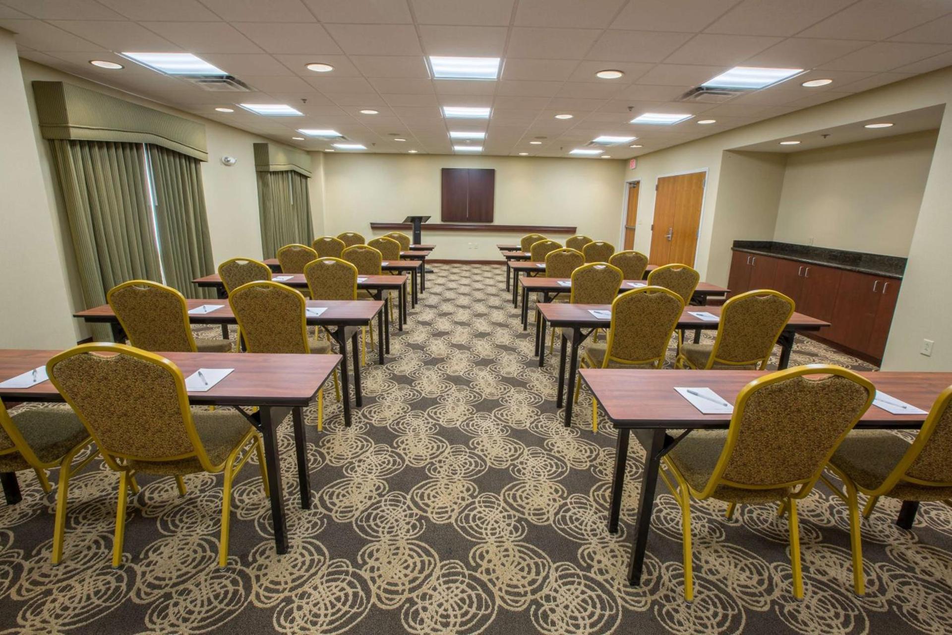 Hampton Inn & Suites Berkshires-Lenox photo 40