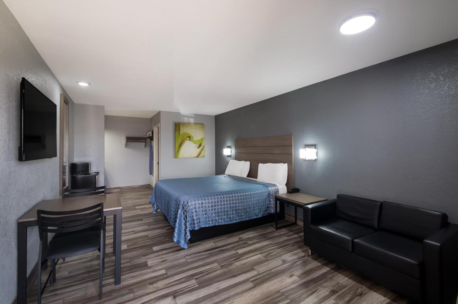 Americas Best Value Inn Buda photo 6