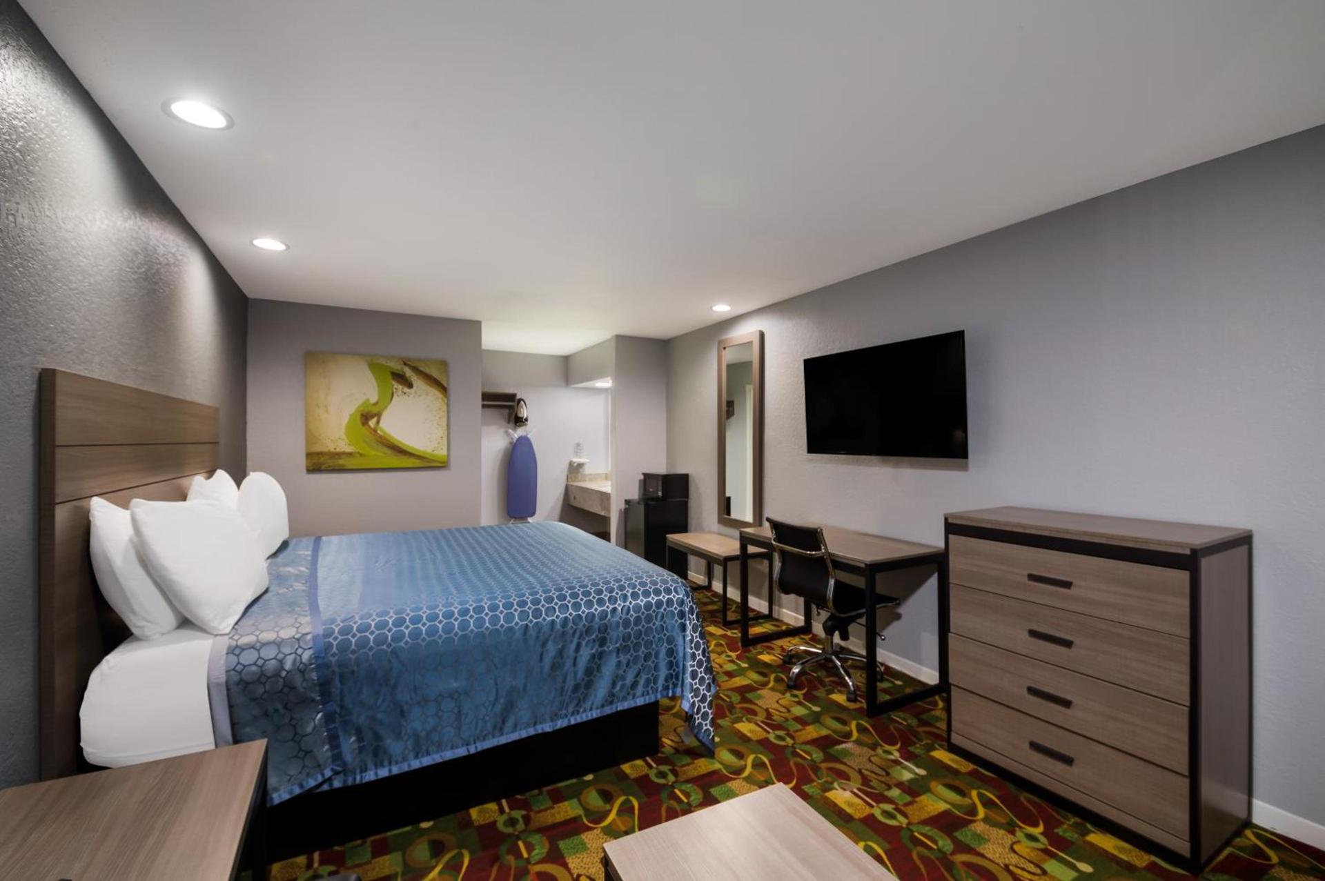 Americas Best Value Inn Buda photo 4