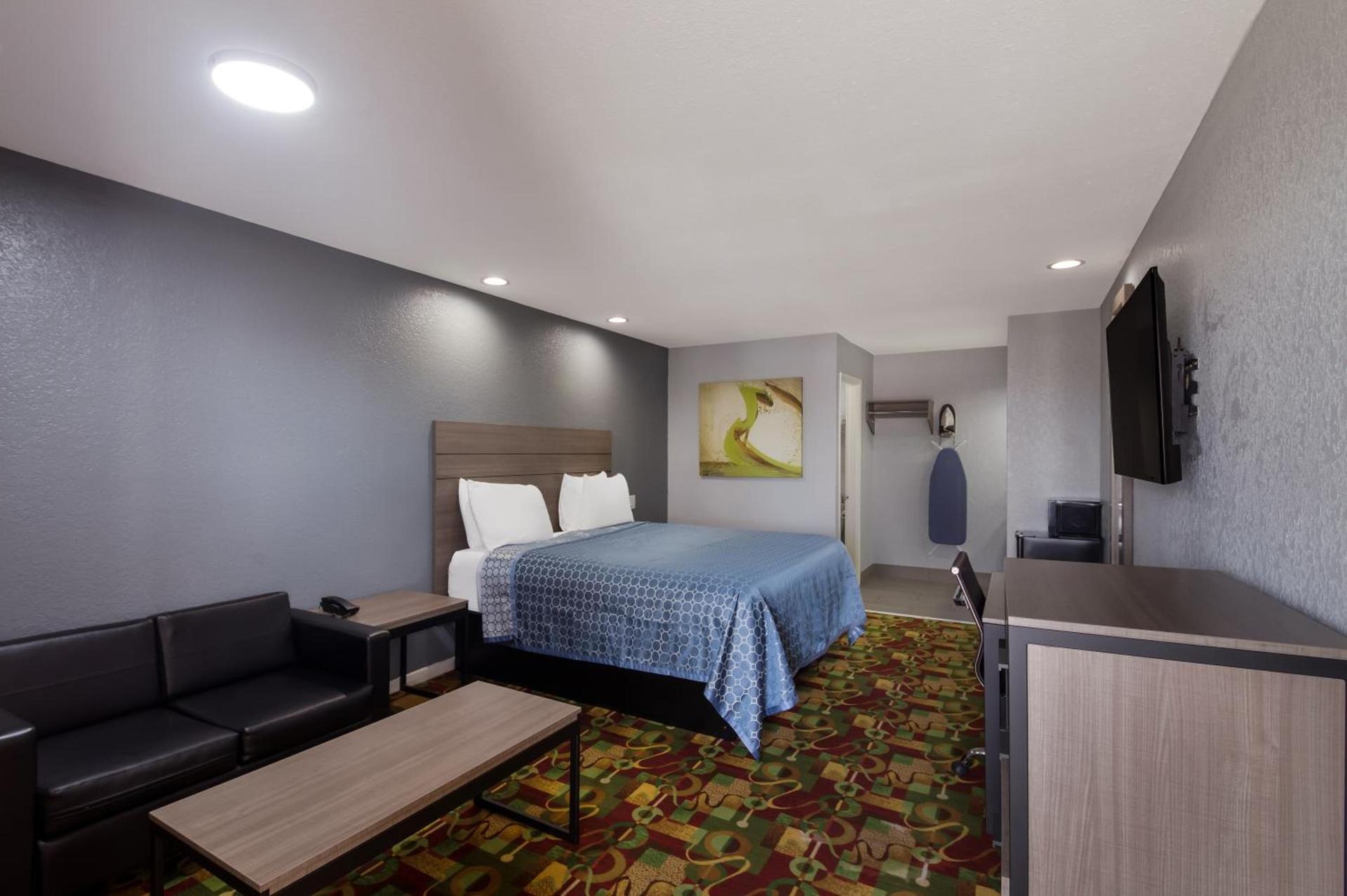 Americas Best Value Inn Buda photo 9