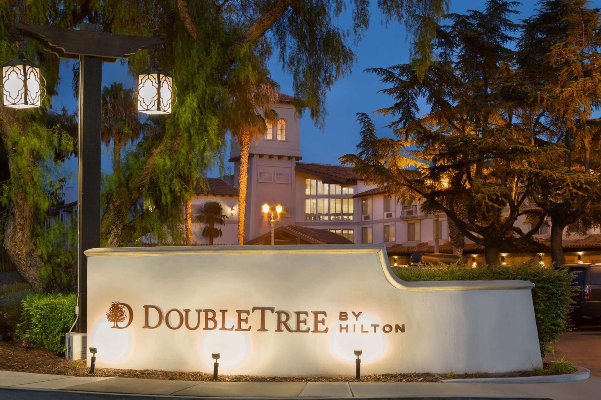 DoubleTree by Hilton Campbell - Pruneyard Plaza photo 2