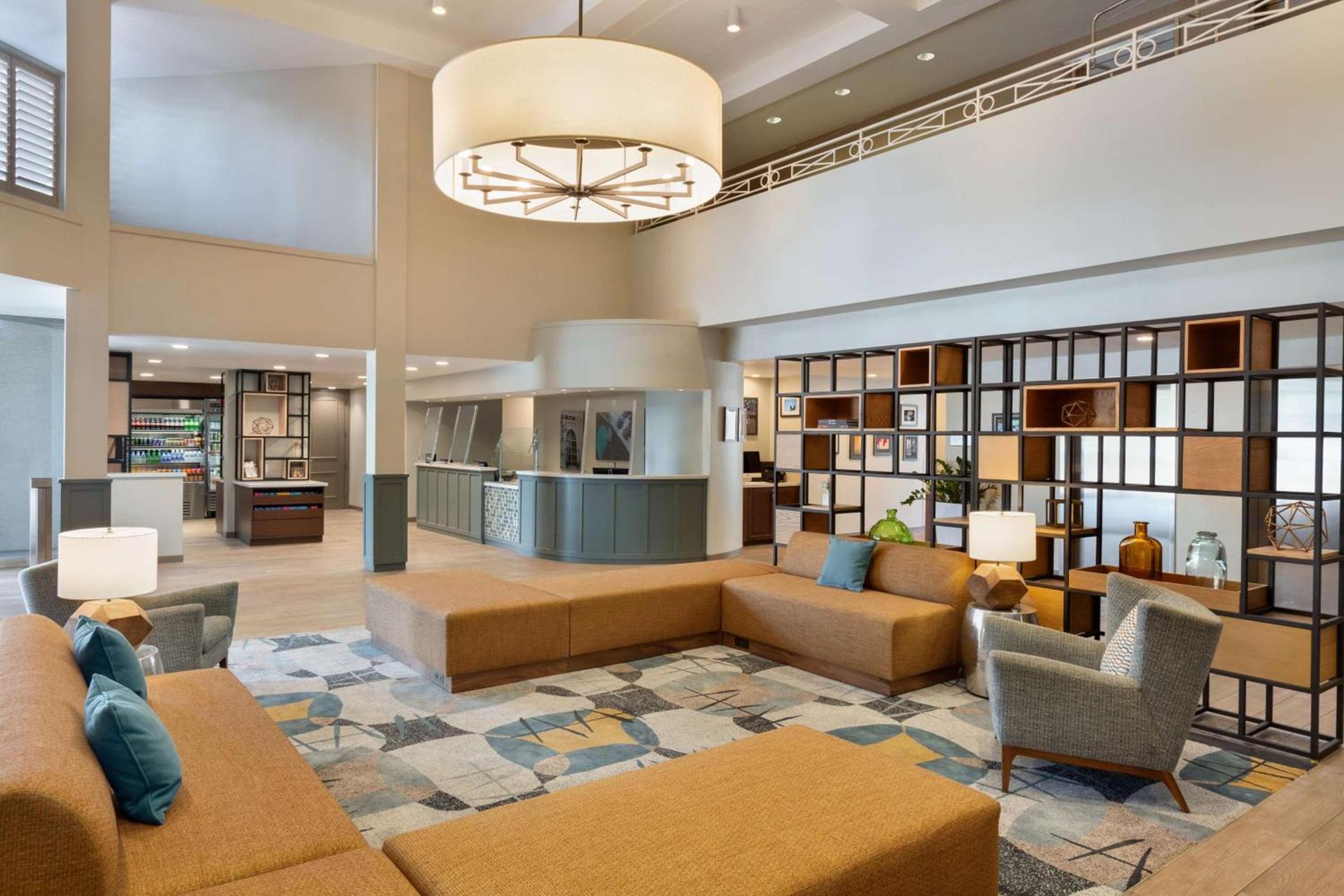 DoubleTree by Hilton Campbell - Pruneyard Plaza photo 3