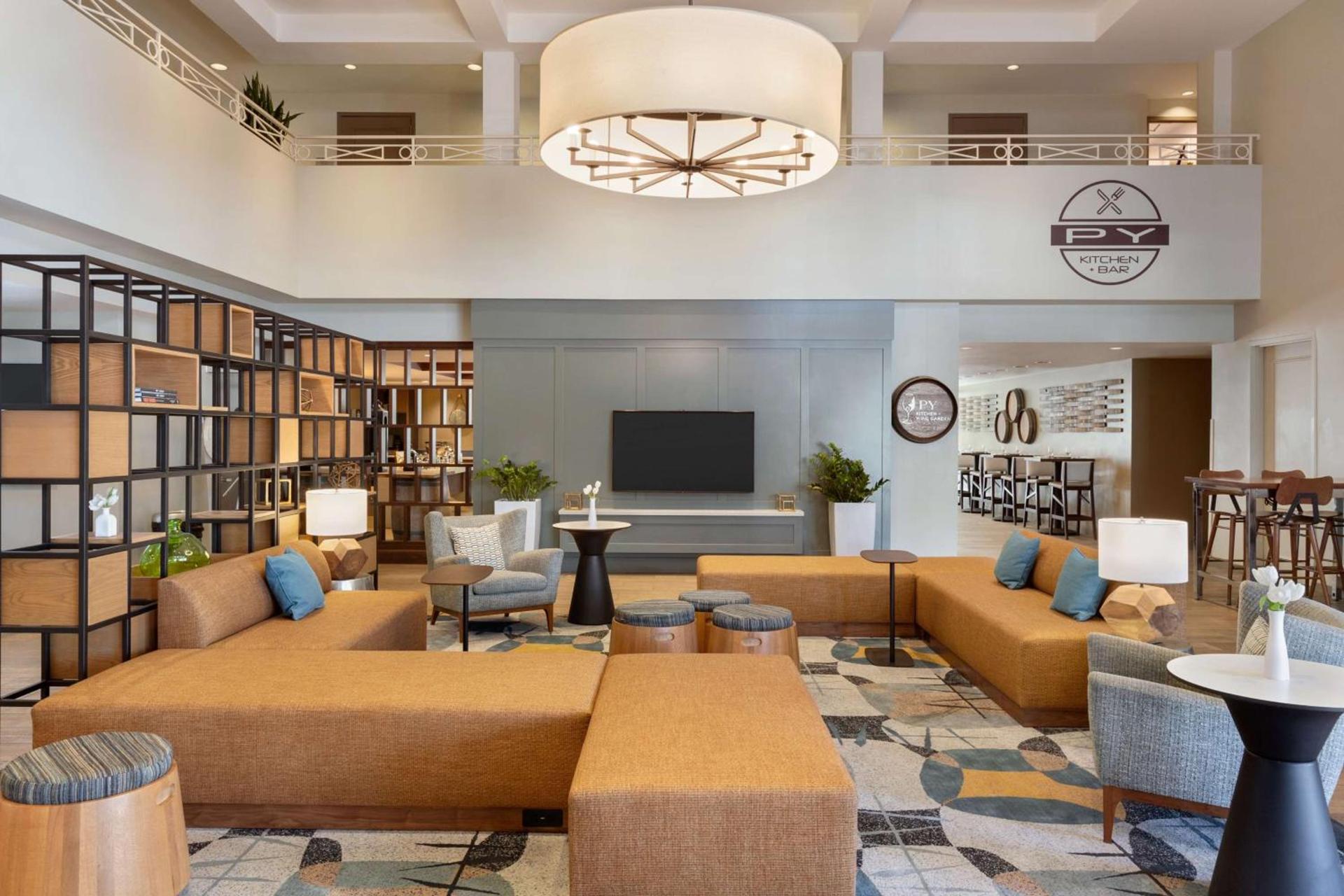 DoubleTree by Hilton Campbell - Pruneyard Plaza photo 4