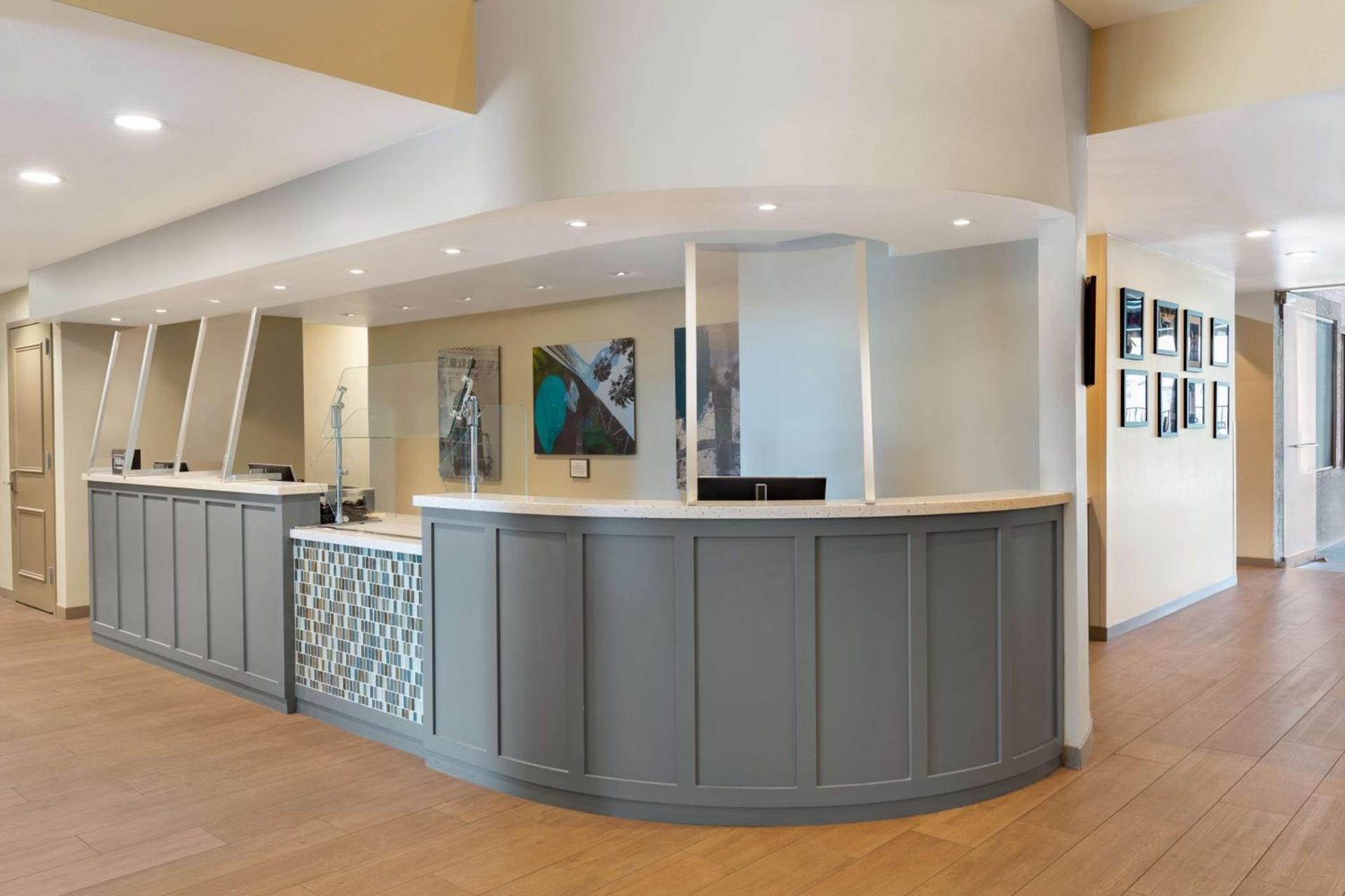 DoubleTree by Hilton Campbell - Pruneyard Plaza photo 5