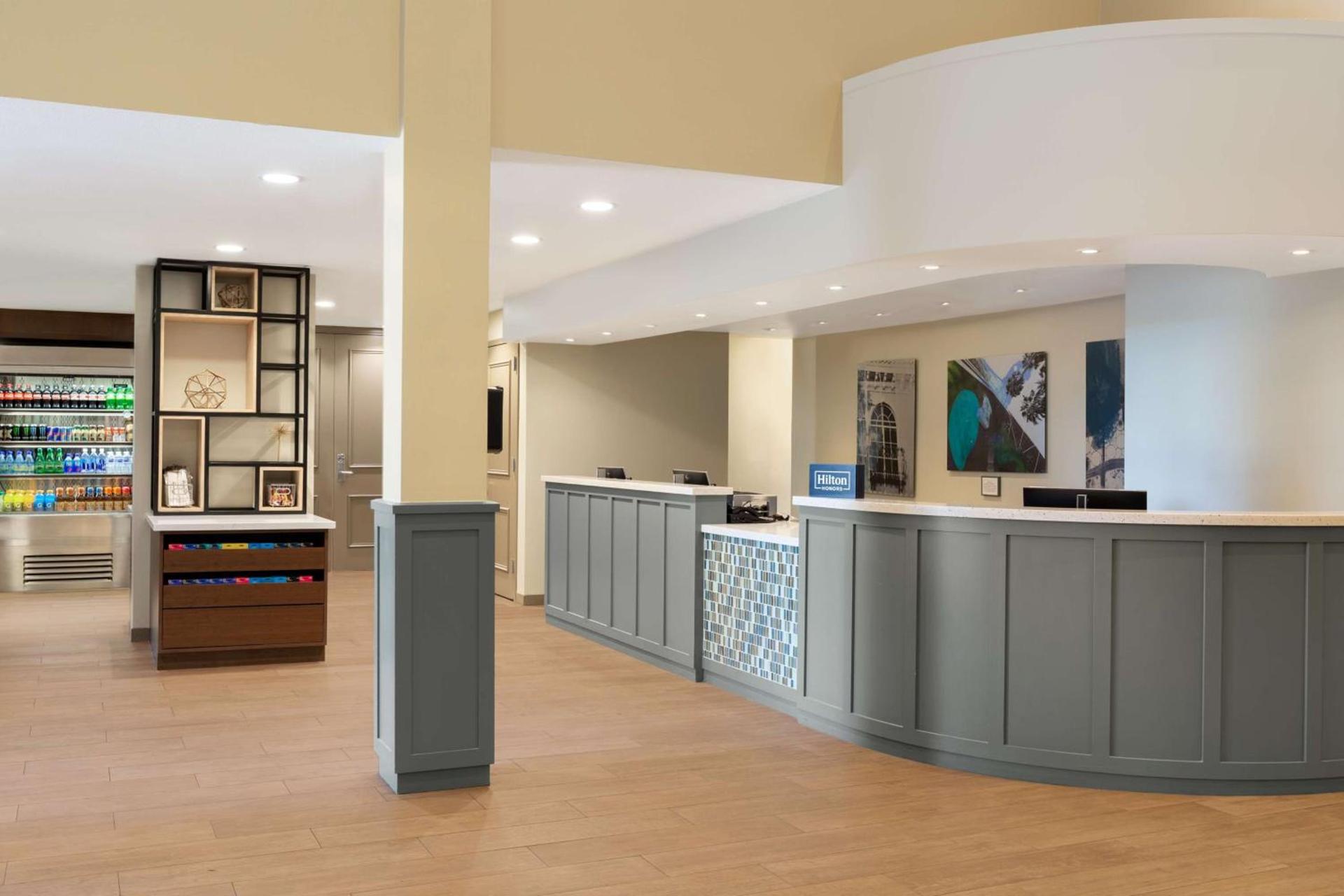 DoubleTree by Hilton Campbell - Pruneyard Plaza photo 6