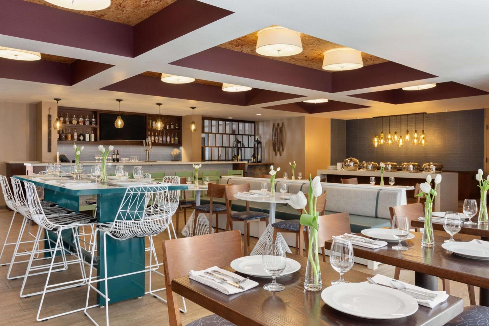 DoubleTree by Hilton Campbell - Pruneyard Plaza photo 8