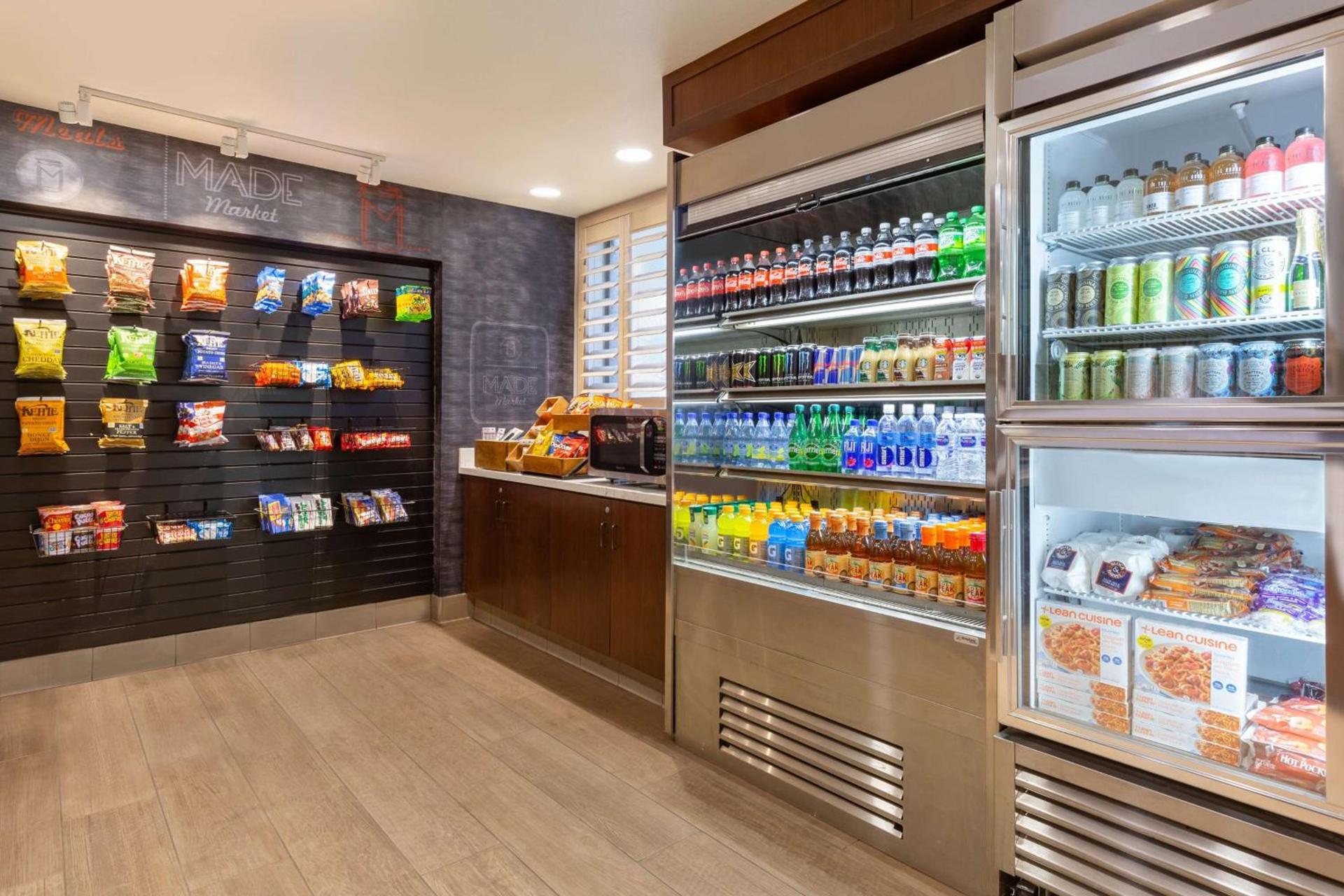 DoubleTree by Hilton Campbell - Pruneyard Plaza photo 9
