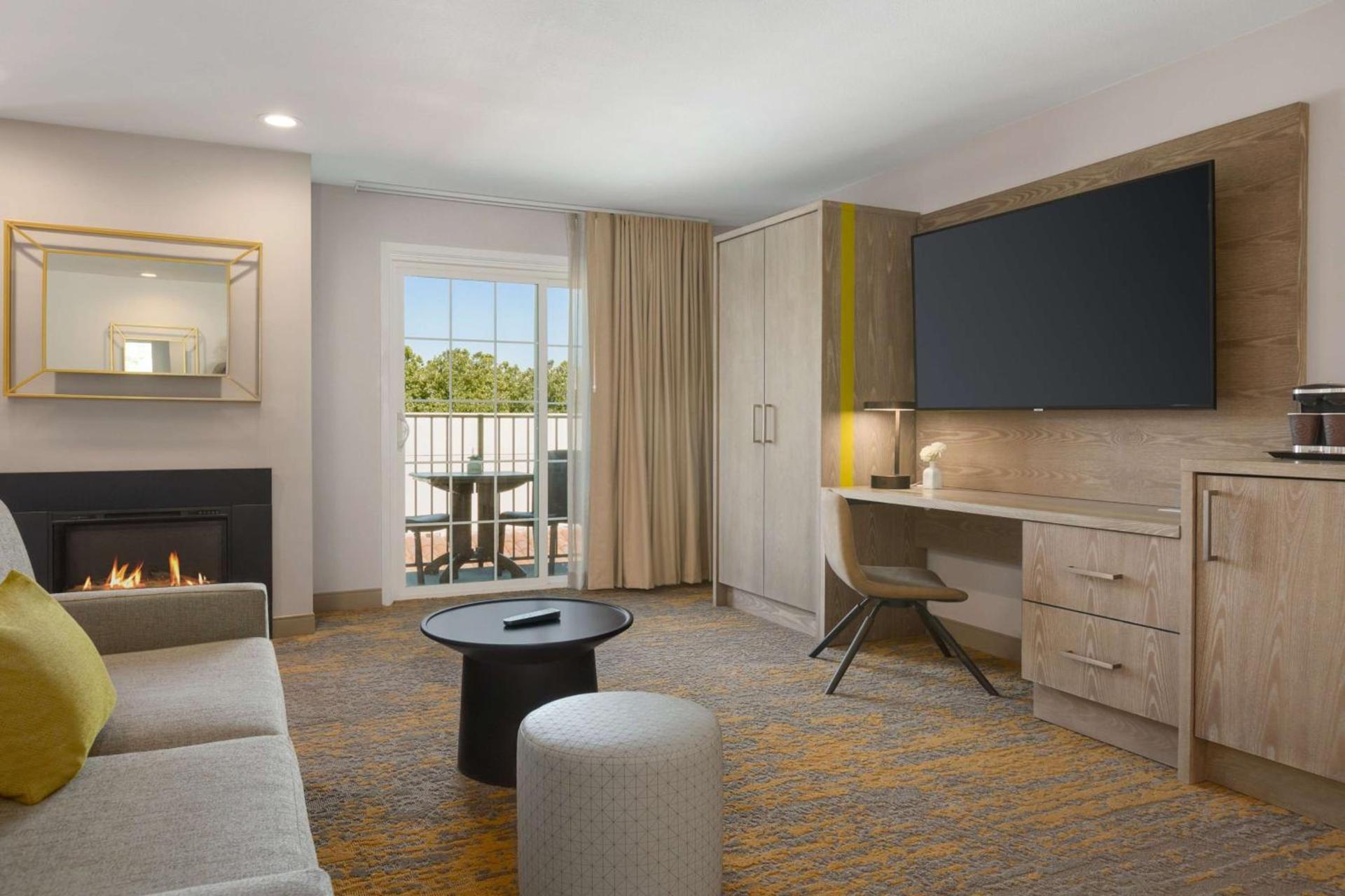 DoubleTree by Hilton Campbell - Pruneyard Plaza photo 22