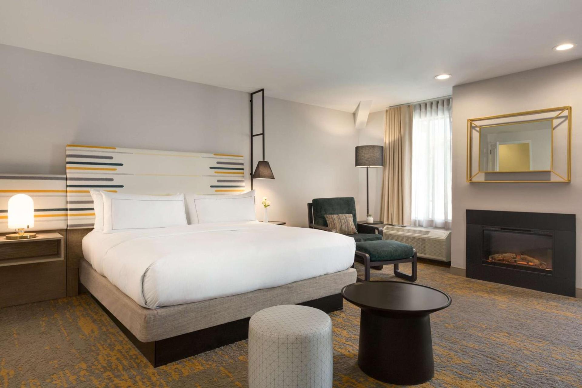 DoubleTree by Hilton Campbell - Pruneyard Plaza photo 34