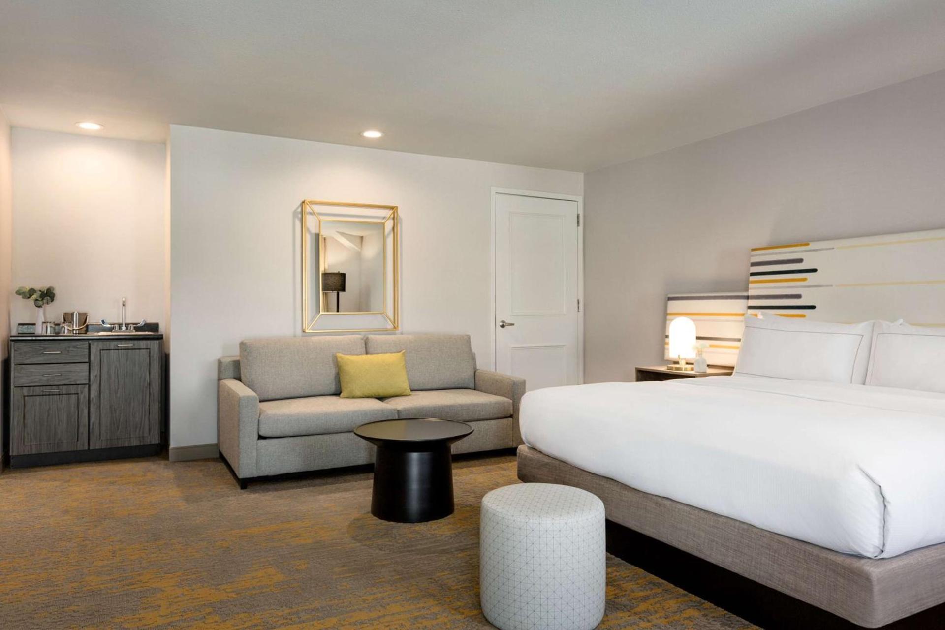 DoubleTree by Hilton Campbell - Pruneyard Plaza photo 37