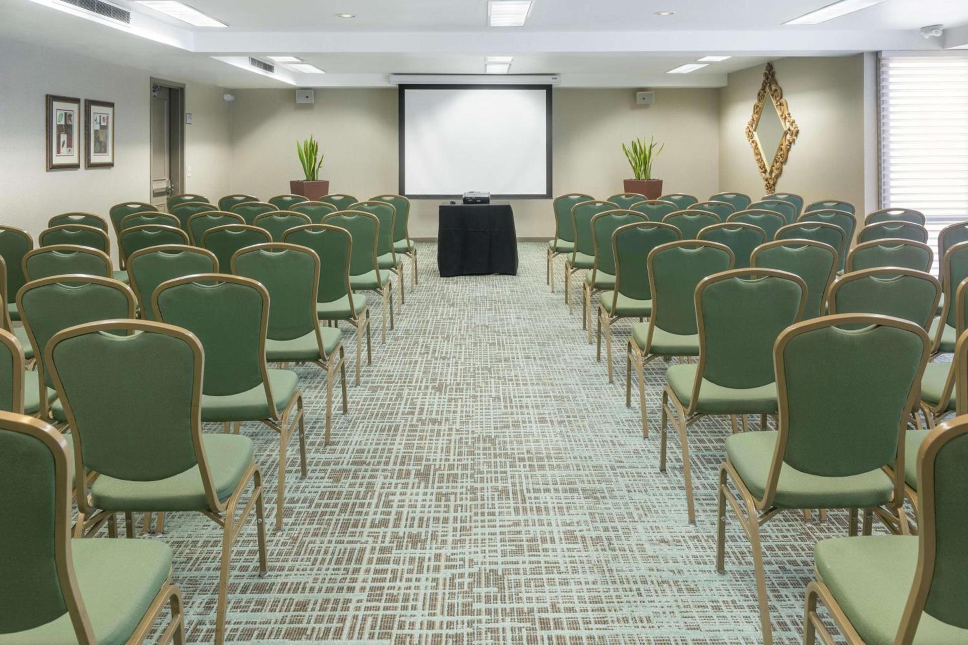 DoubleTree by Hilton Campbell - Pruneyard Plaza photo 41
