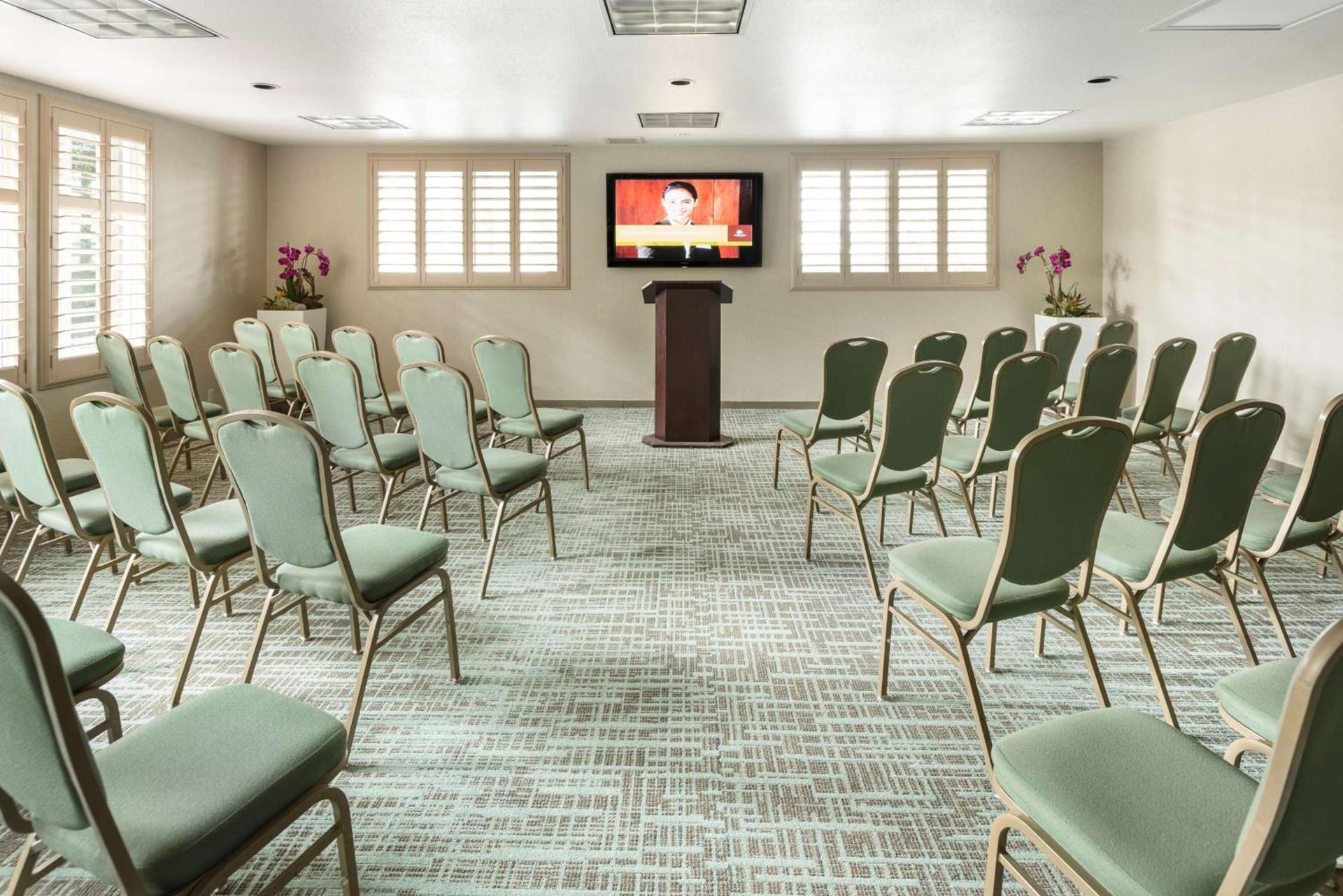 DoubleTree by Hilton Campbell - Pruneyard Plaza photo 47