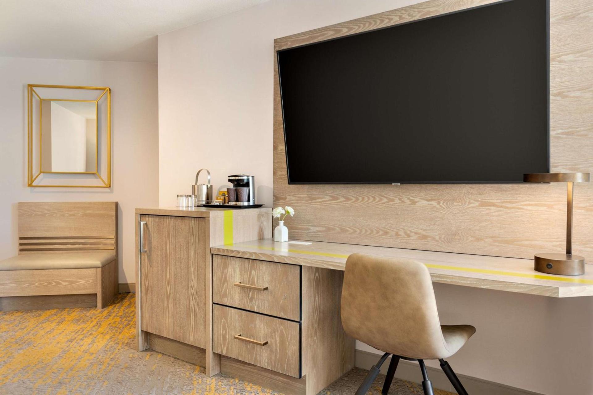 DoubleTree by Hilton Campbell - Pruneyard Plaza photo 38