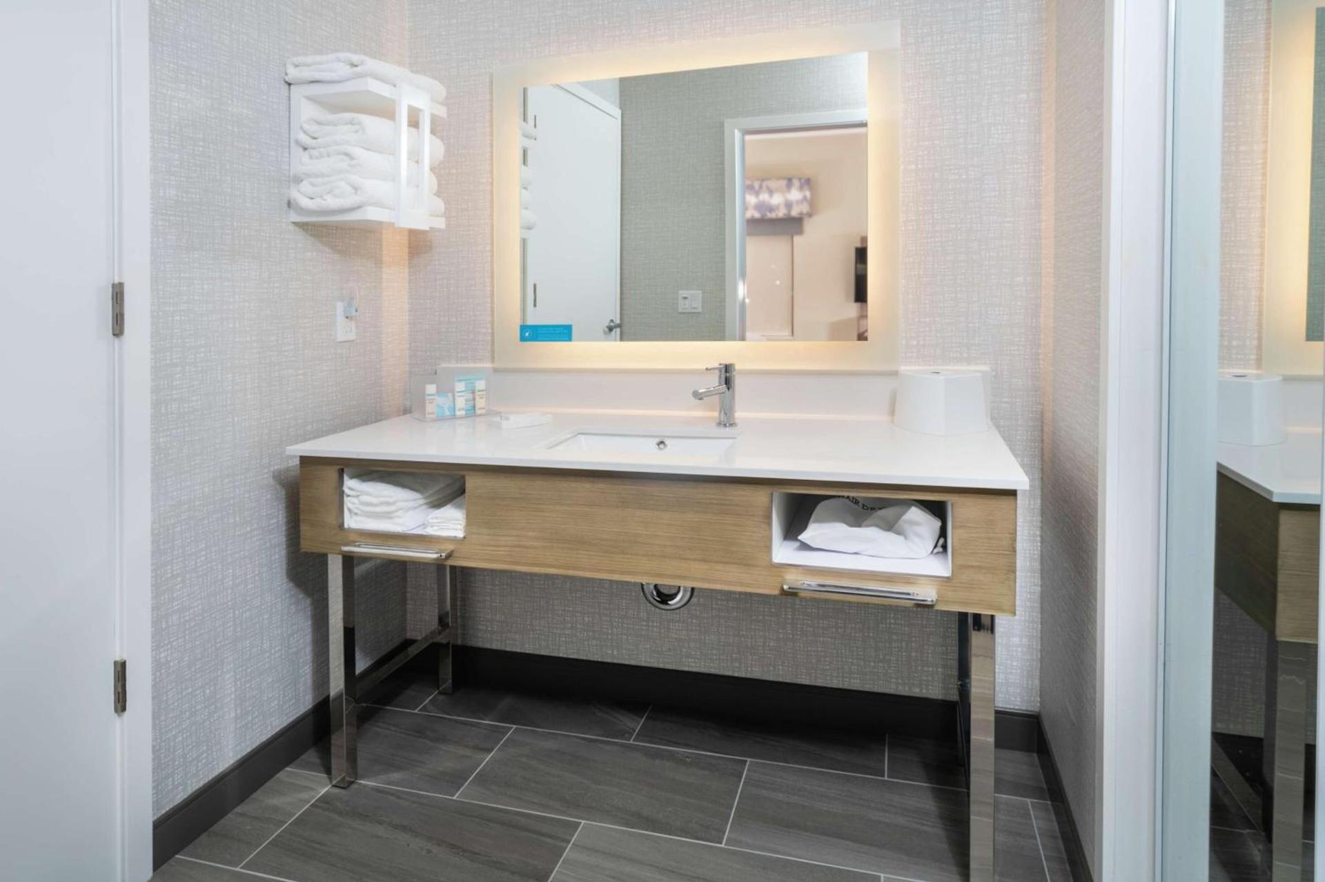 Hampton Inn & Suites Santa Maria photo 12