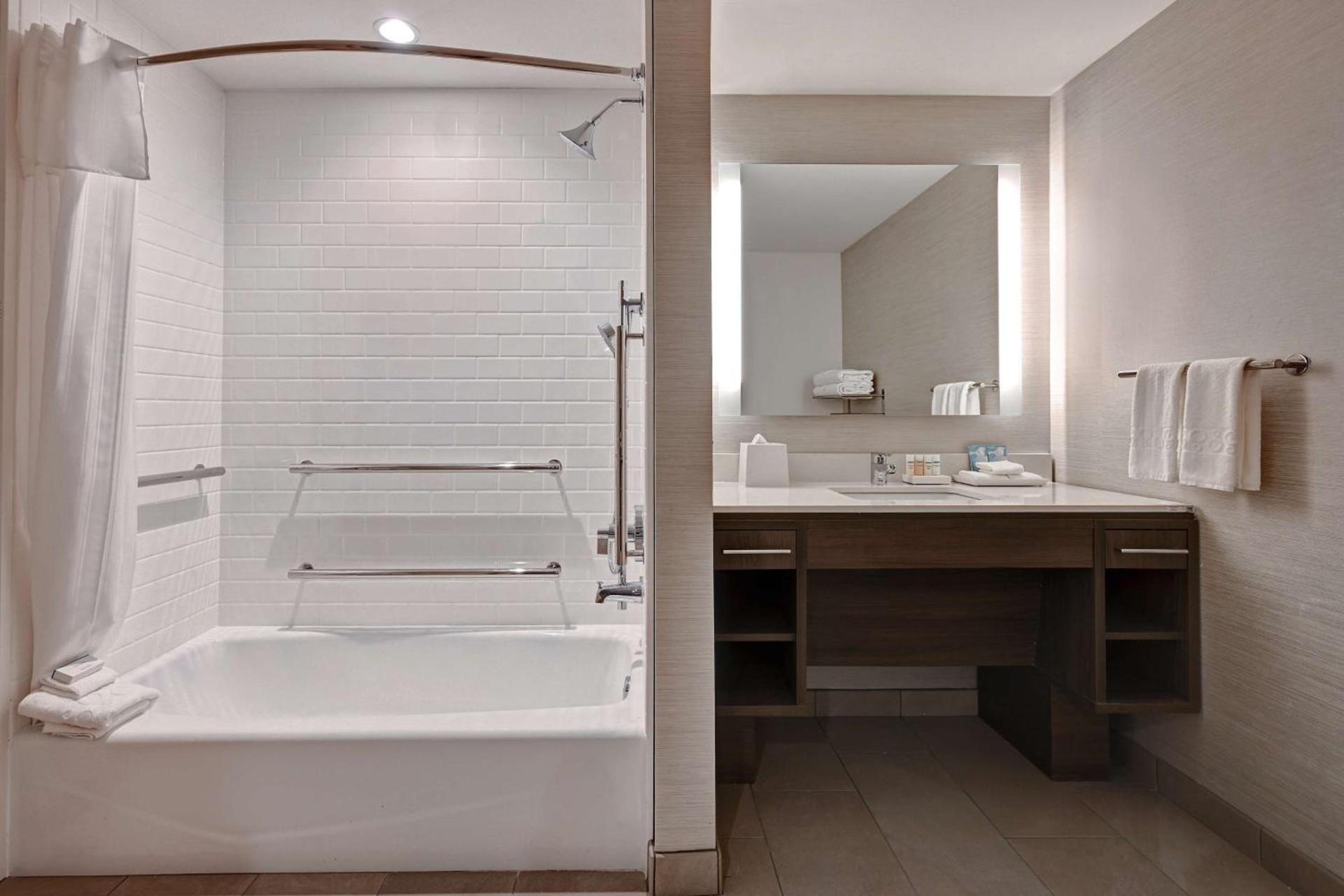 Home2 Suites By Hilton Anaheim Resort photo 13