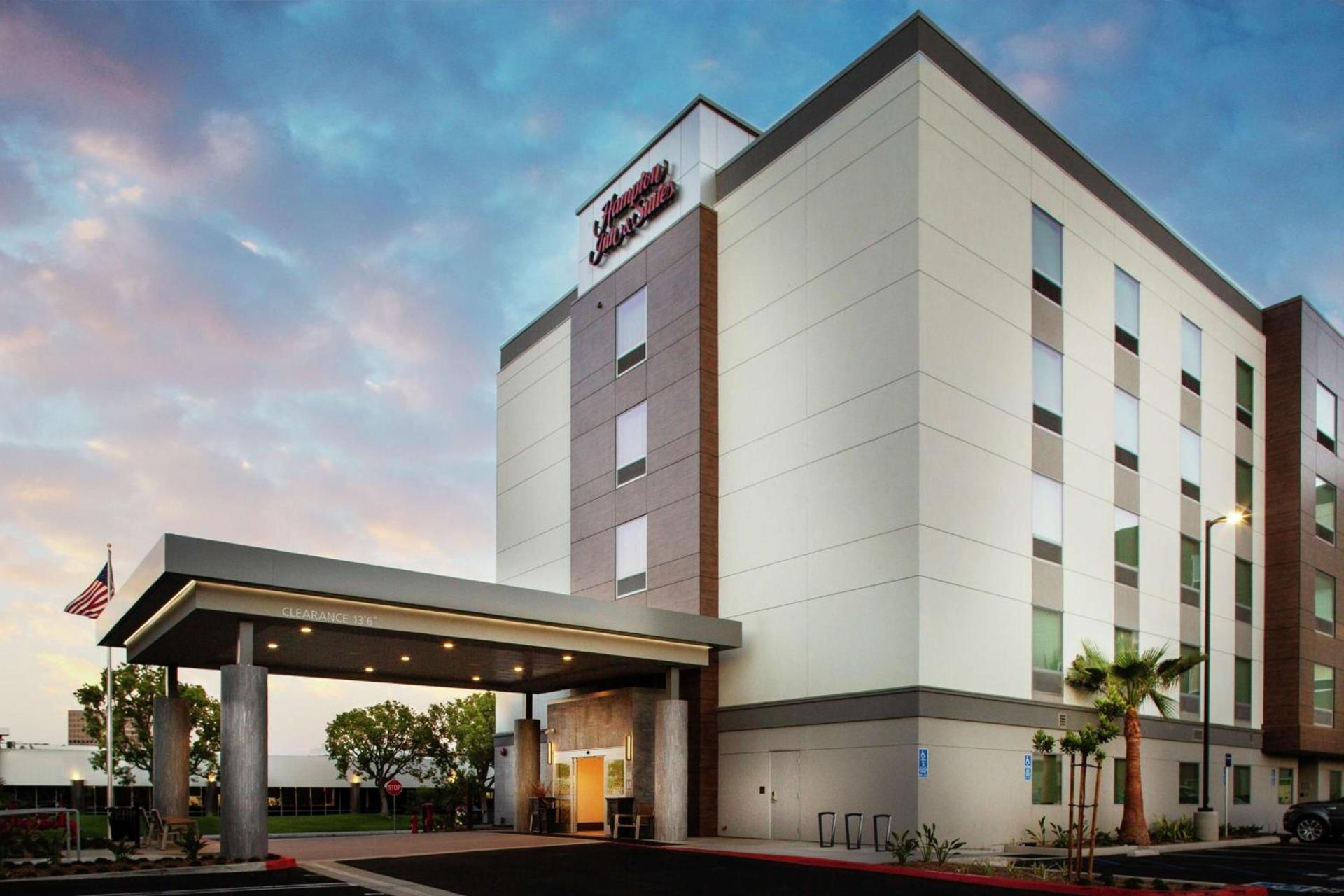 Hampton Inn & Suites Irvine/Orange County Airport — hotel in Irvine