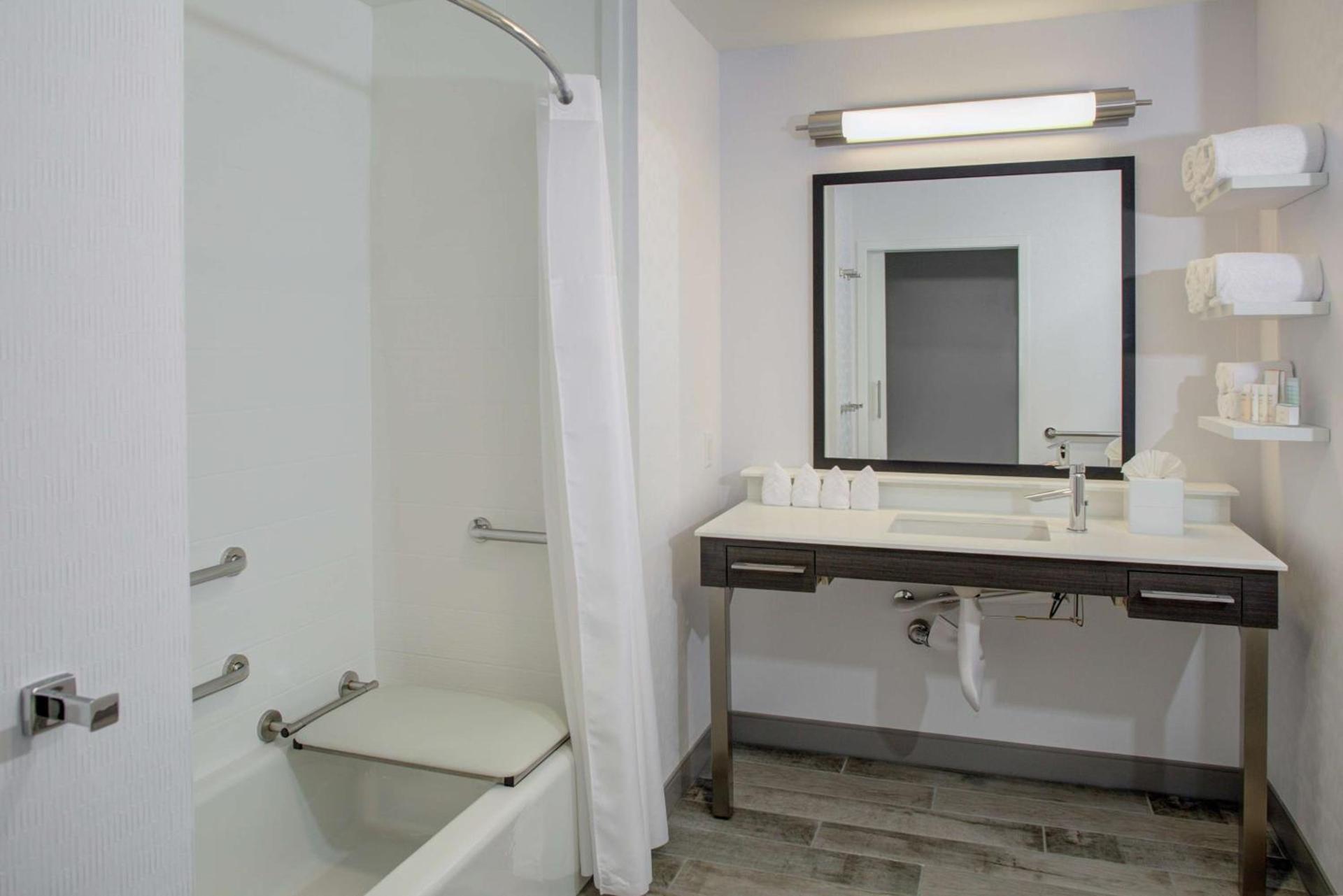 Hampton Inn & Suites Irvine/Orange County Airport photo 17
