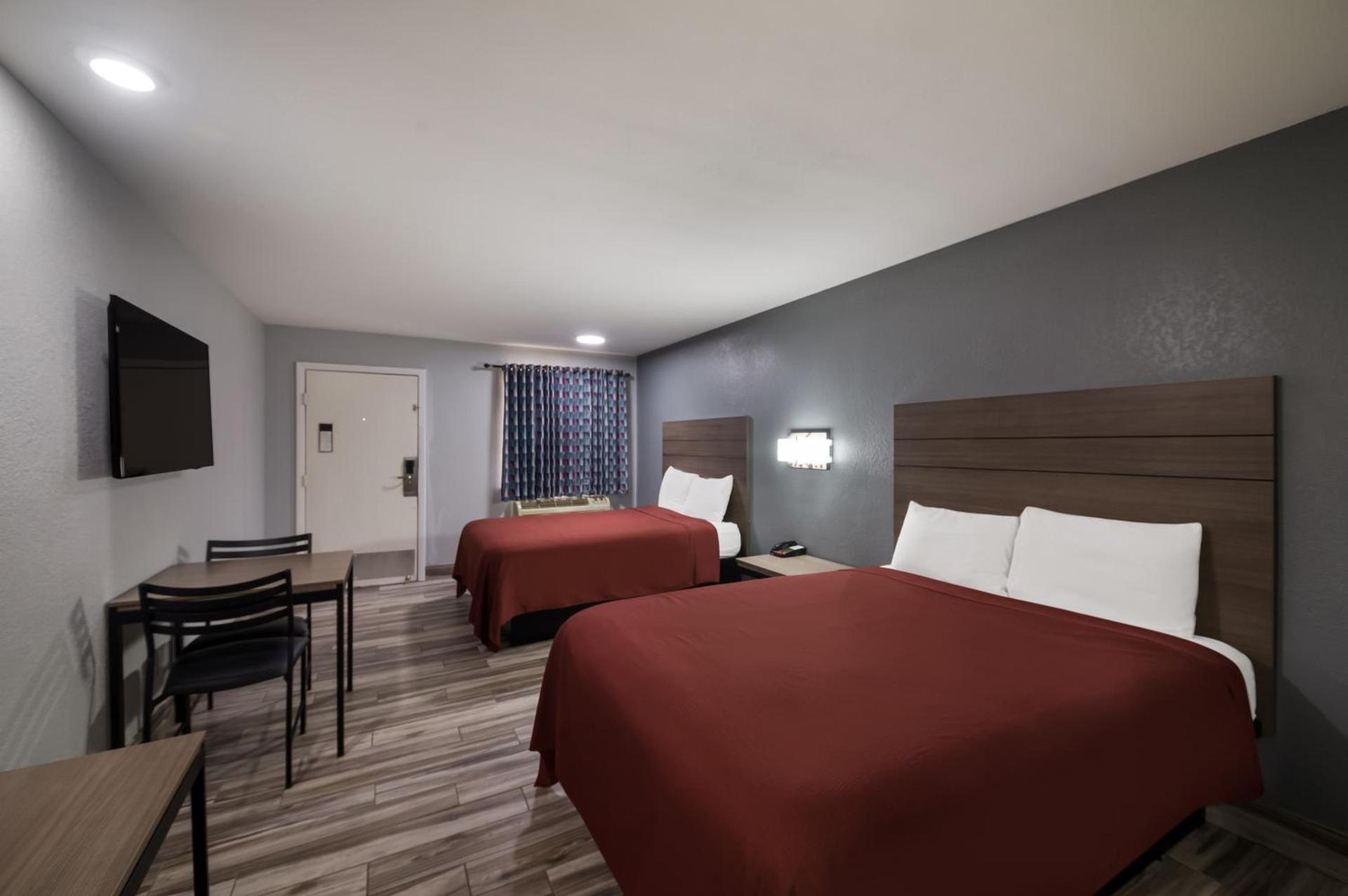 Americas Best Value Inn Buda photo 18