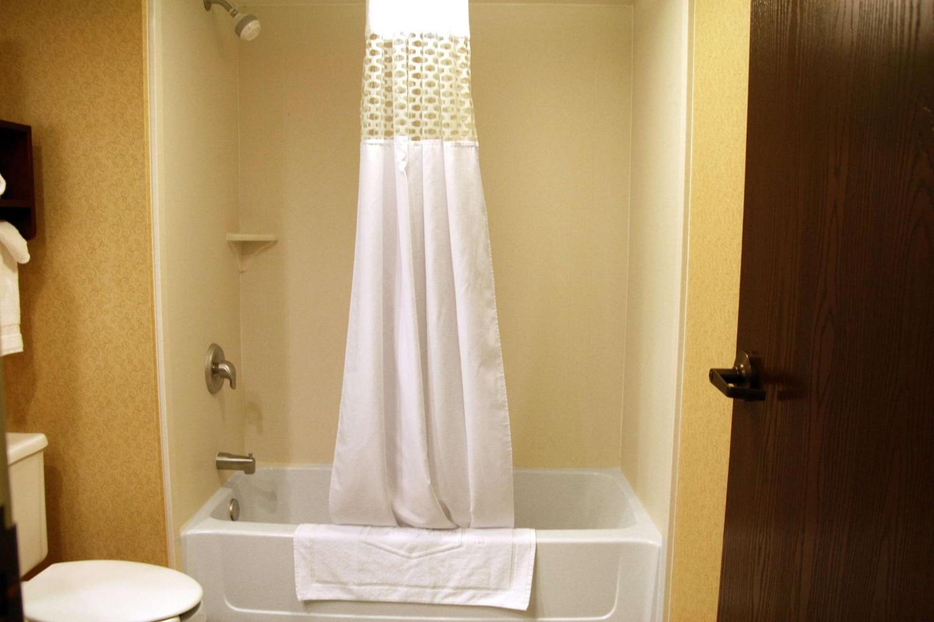 Hampton Inn Somerset photo 14