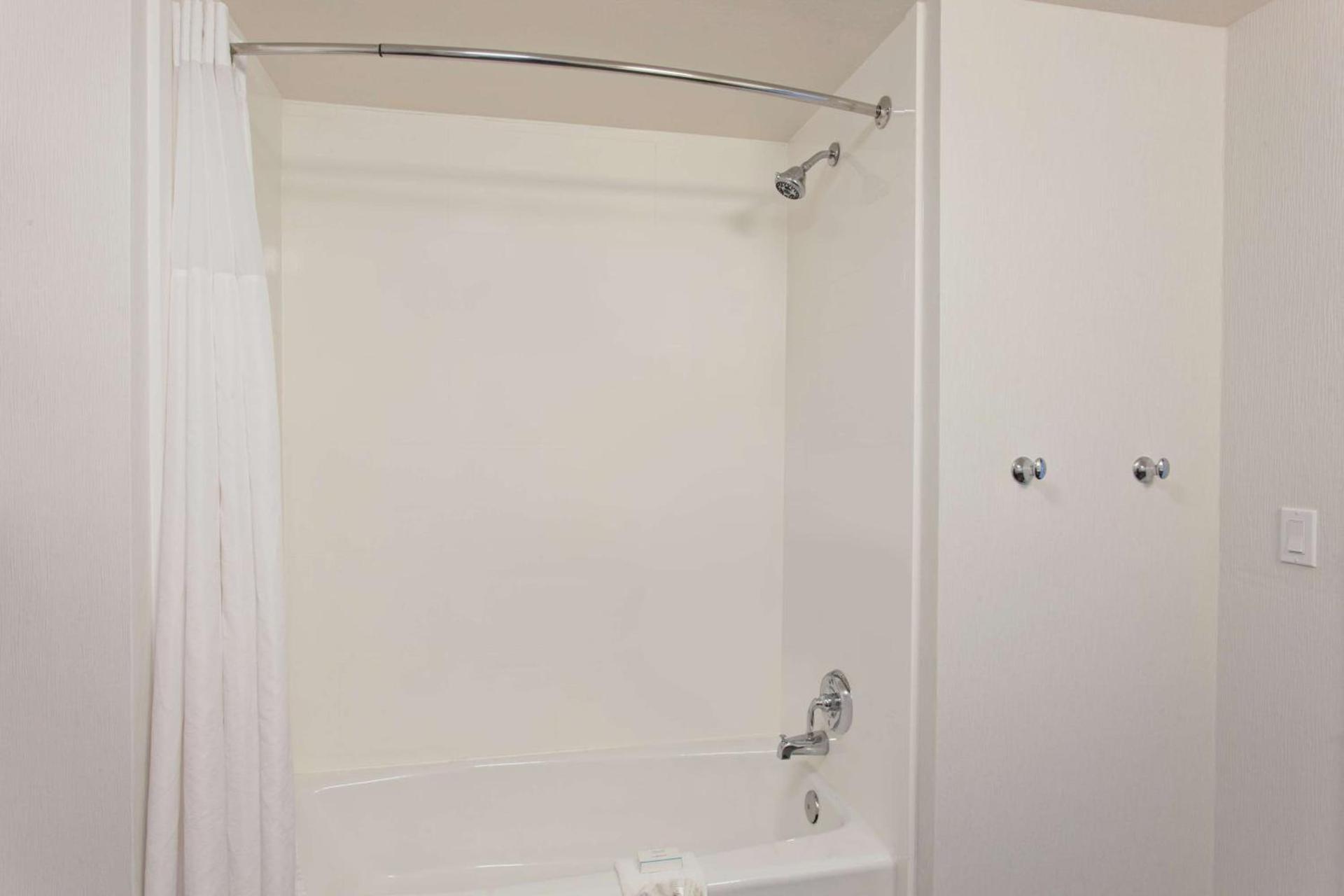 Hampton Inn Santa Cruz photo 12