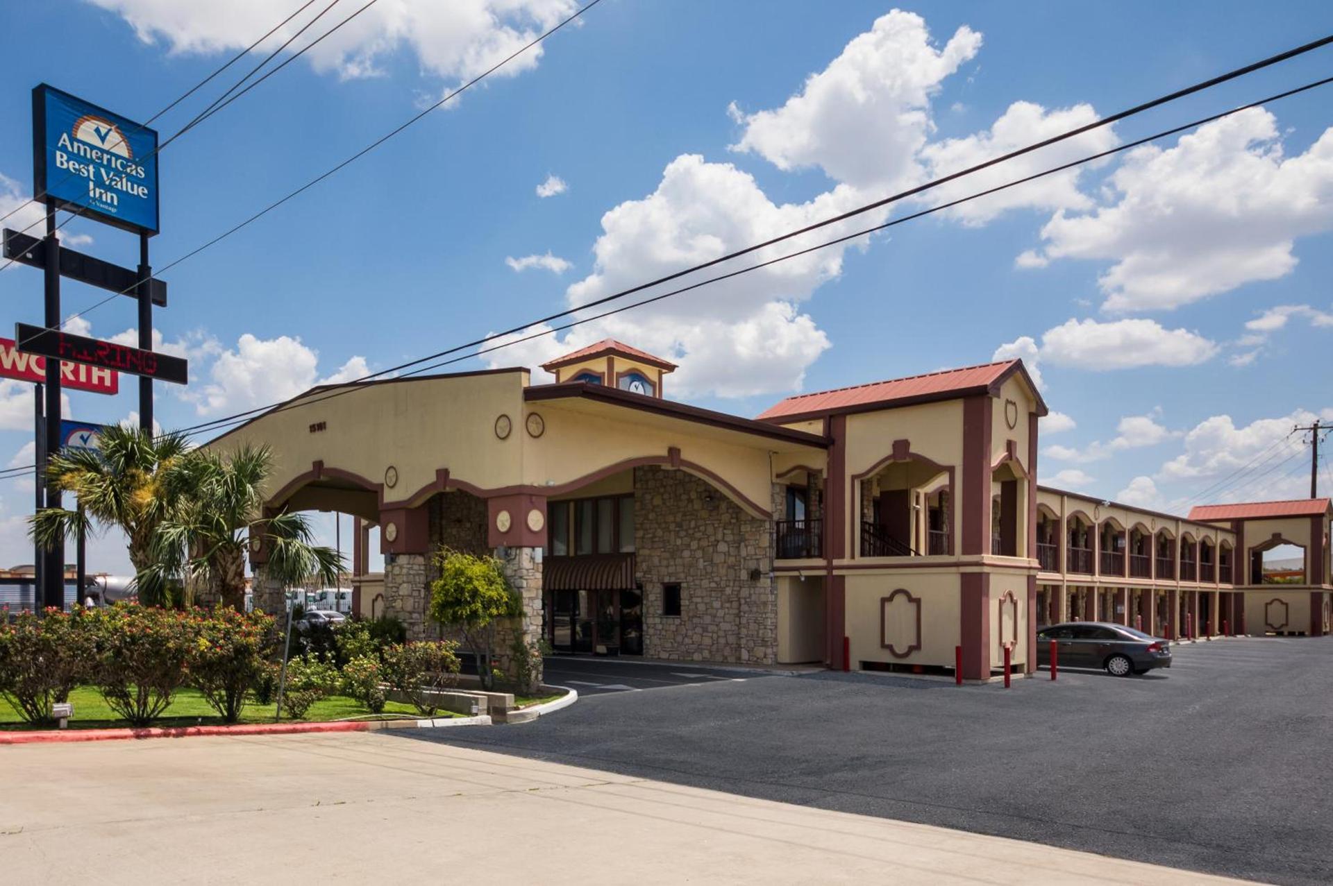 Americas Best Value Inn Buda — hotel in Buda