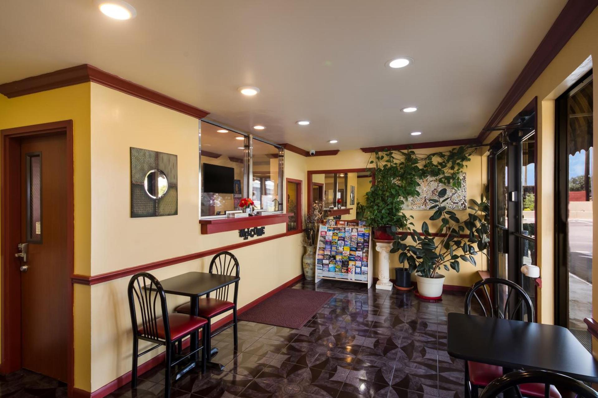 Americas Best Value Inn Buda photo 24
