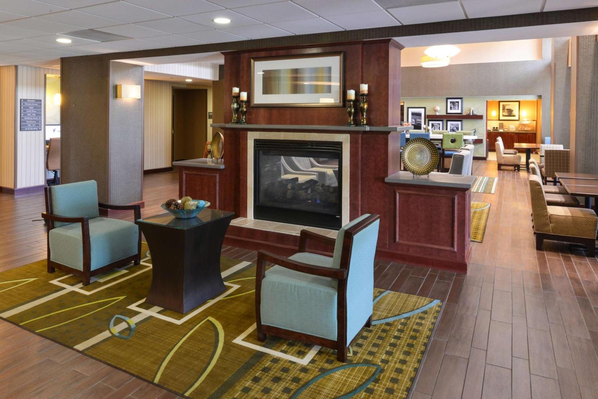 Hampton Inn & Suites St. Louis - Edwardsville photo 9