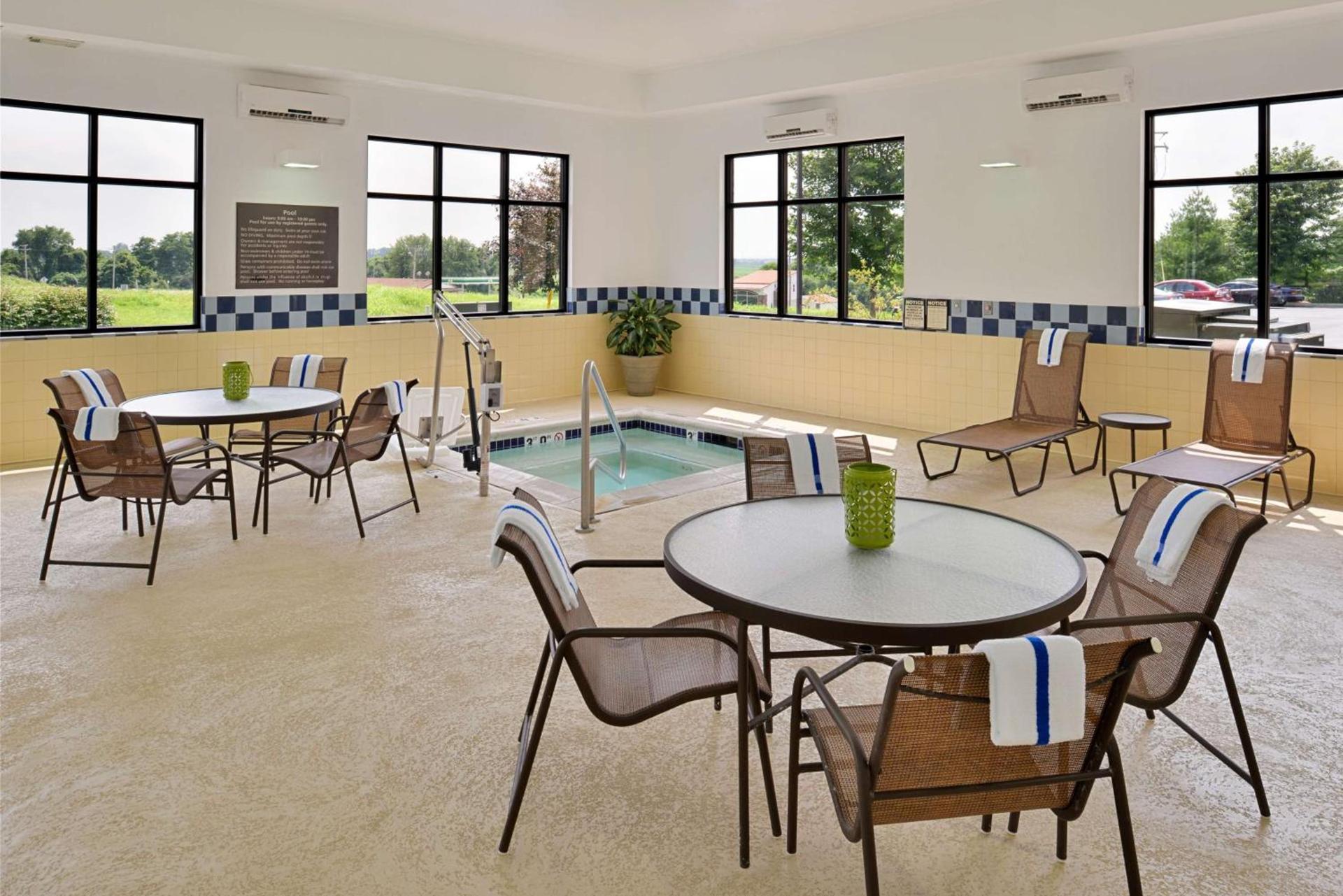 Hampton Inn & Suites St. Louis - Edwardsville photo 41