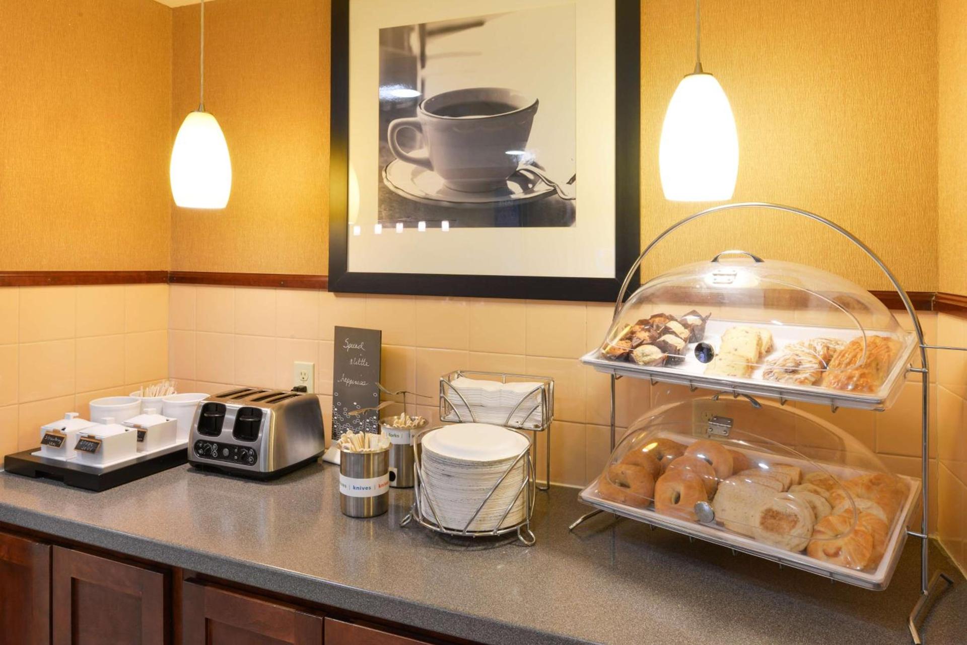 Hampton Inn & Suites St. Louis - Edwardsville photo 17