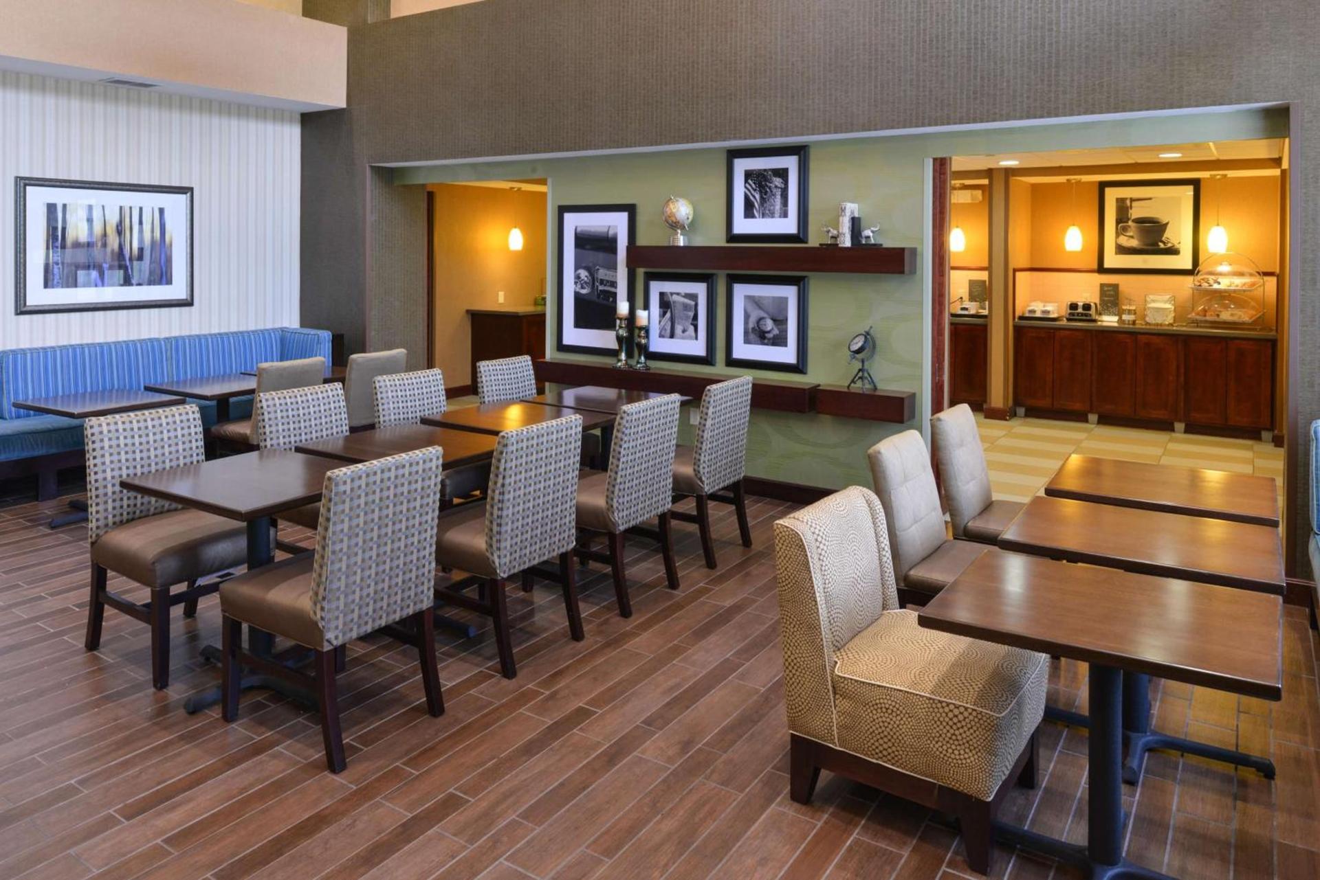 Hampton Inn & Suites St. Louis - Edwardsville photo 18