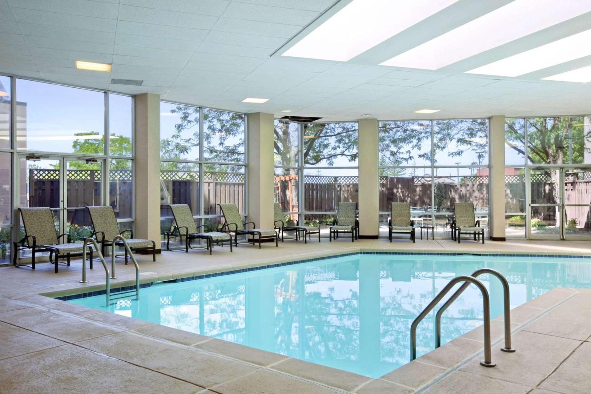 Embassy Suites by Hilton St Louis Airport photo 4