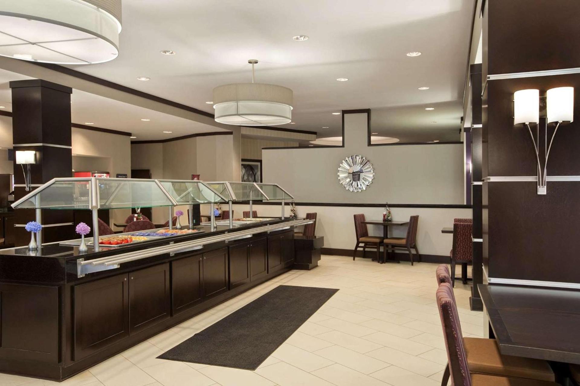 Embassy Suites by Hilton St Louis Airport photo 5