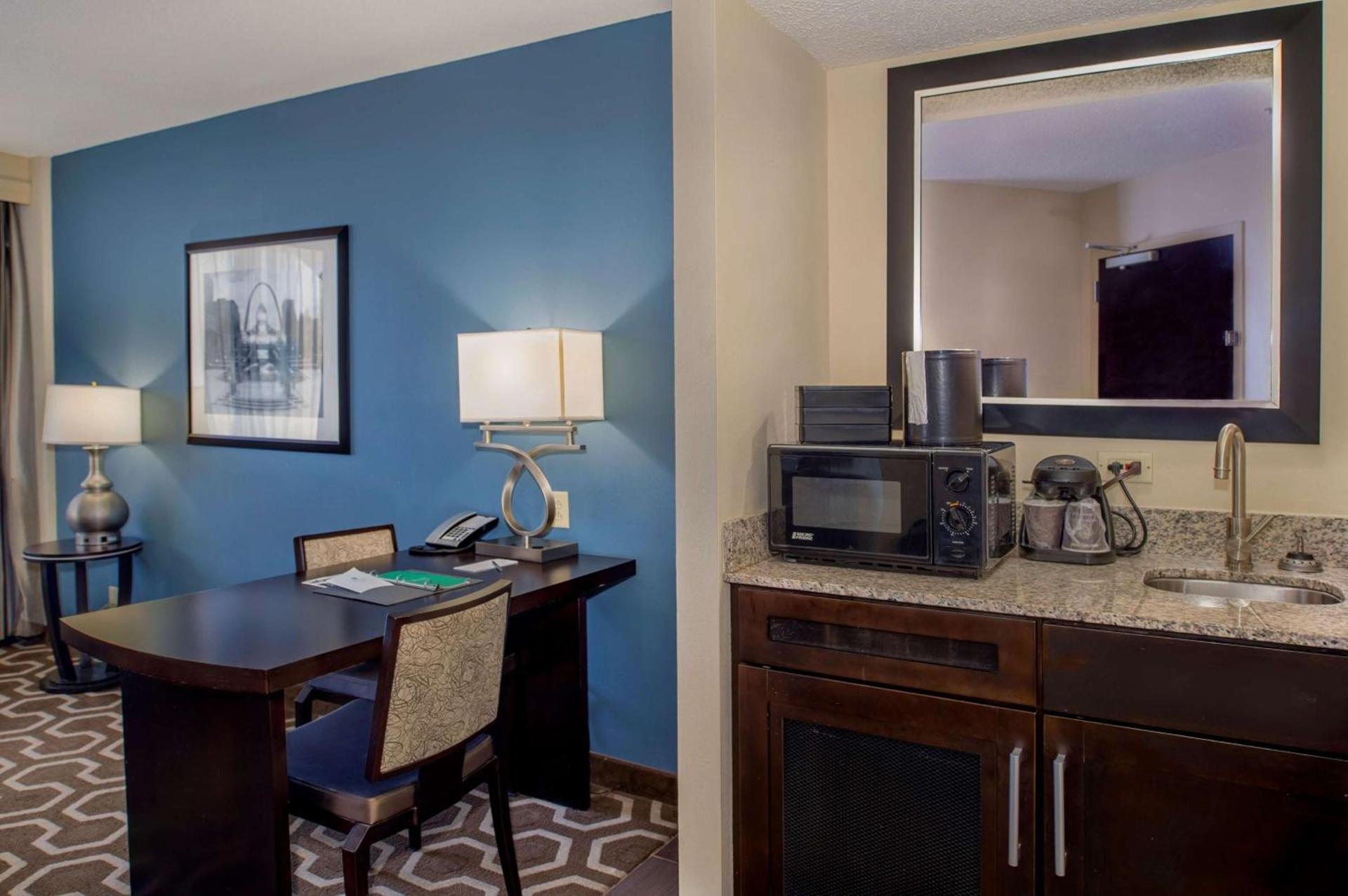 Embassy Suites by Hilton St Louis Airport photo 14
