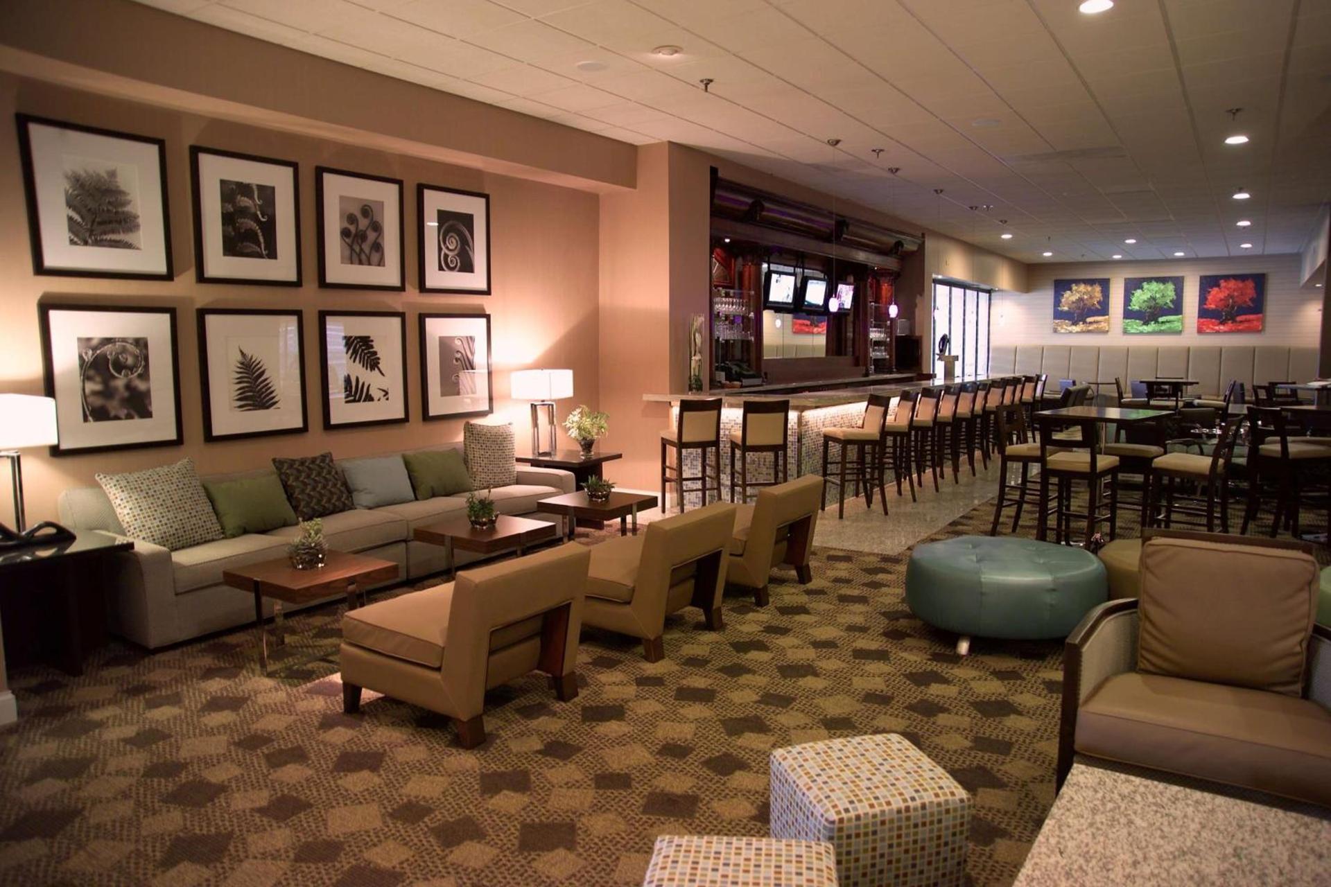 DoubleTree by Hilton St. Louis at Westport photo 2