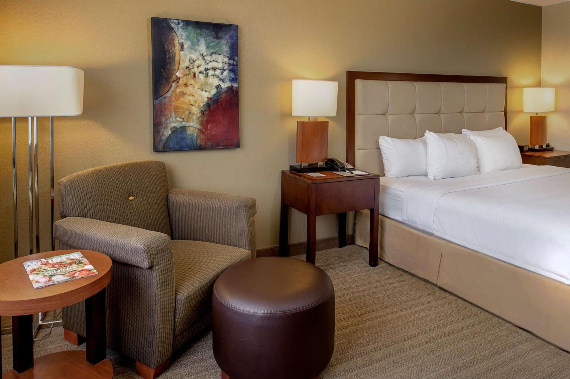 DoubleTree by Hilton St. Louis at Westport photo 10