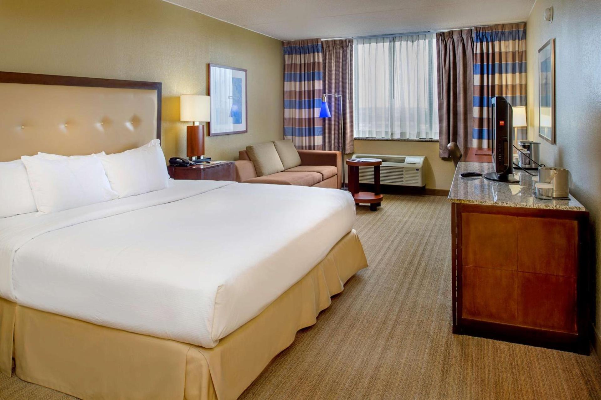 DoubleTree by Hilton St. Louis at Westport photo 14