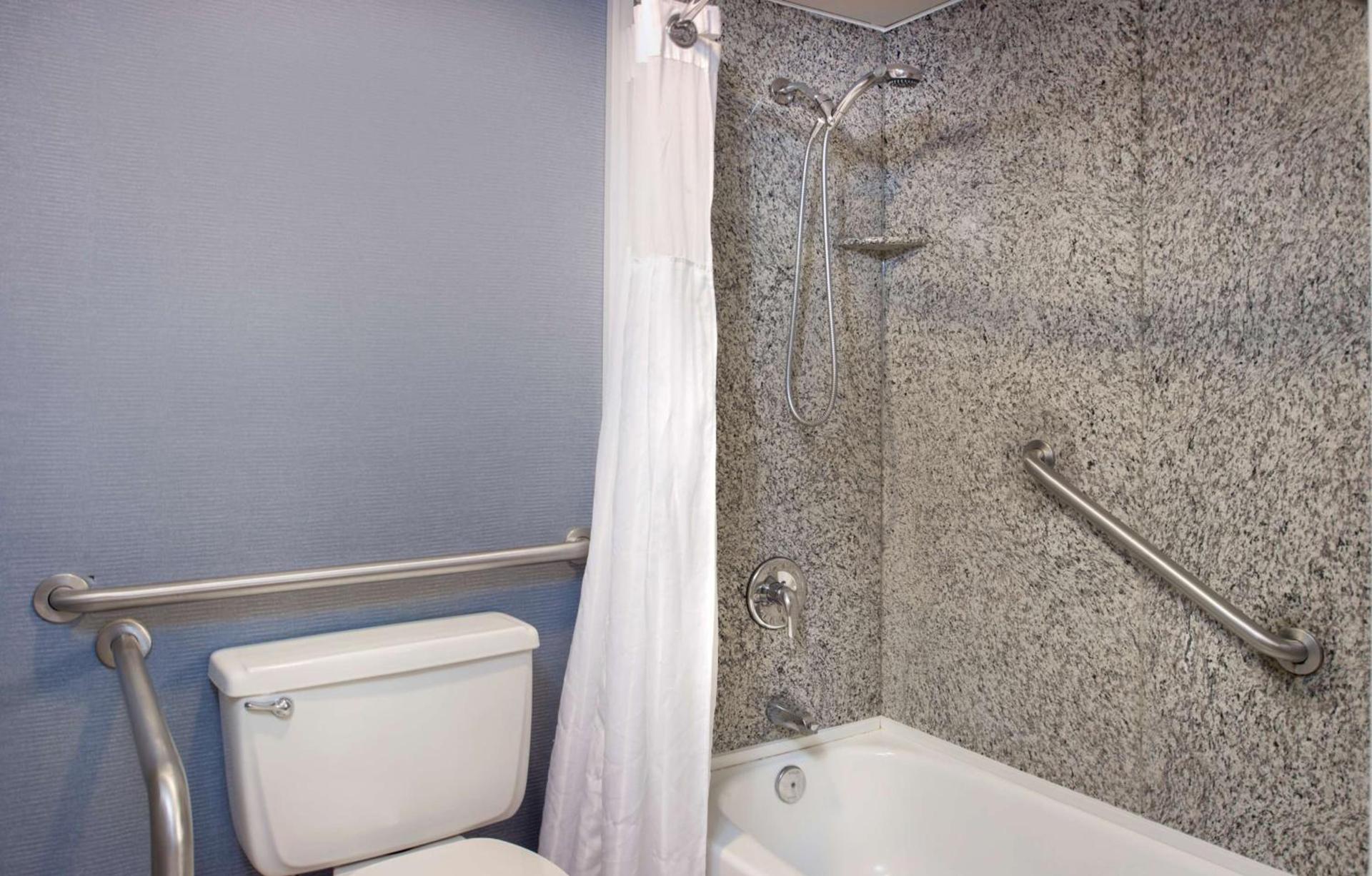 DoubleTree by Hilton St. Louis at Westport photo 15