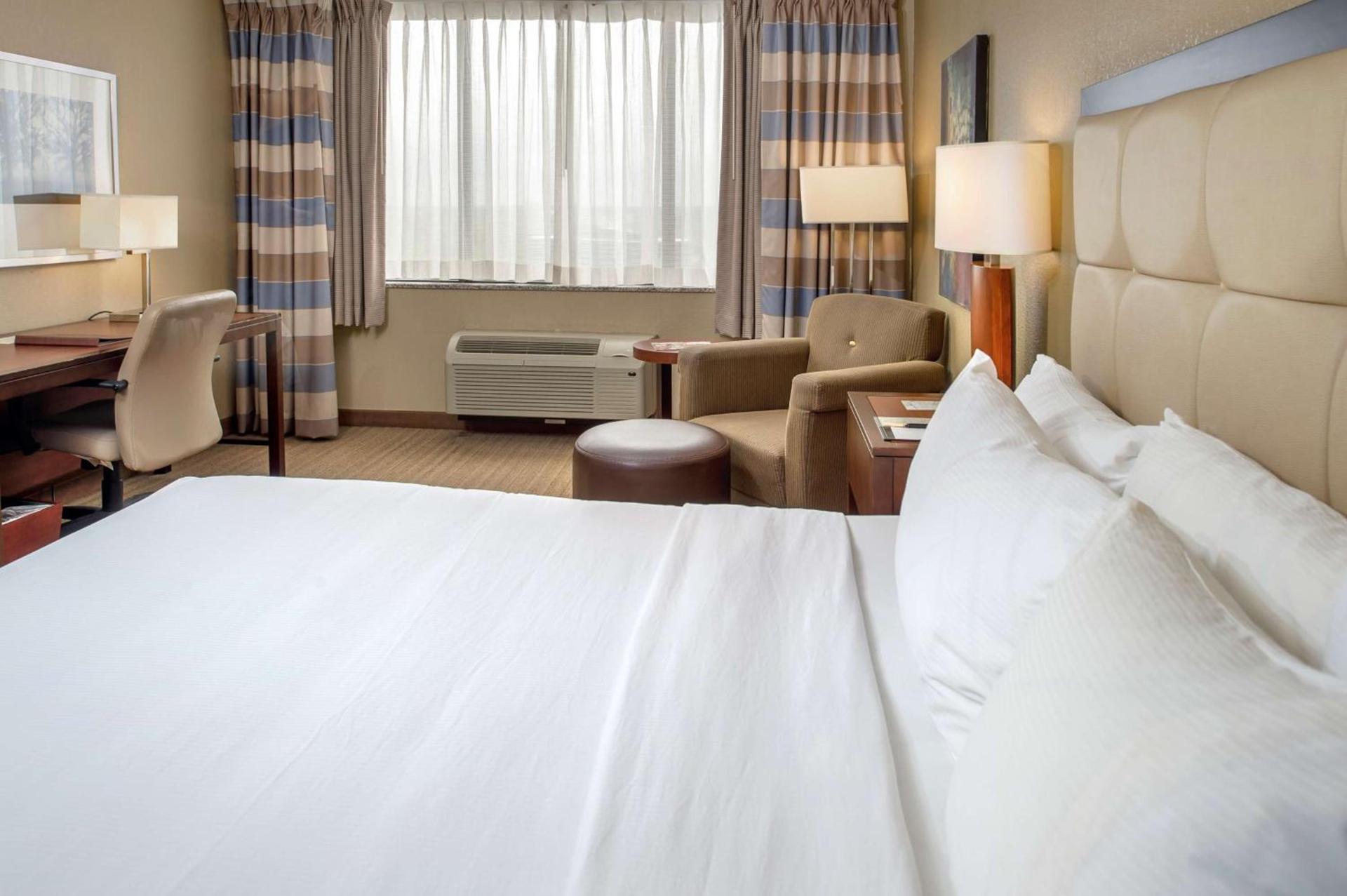 DoubleTree by Hilton St. Louis at Westport photo 16