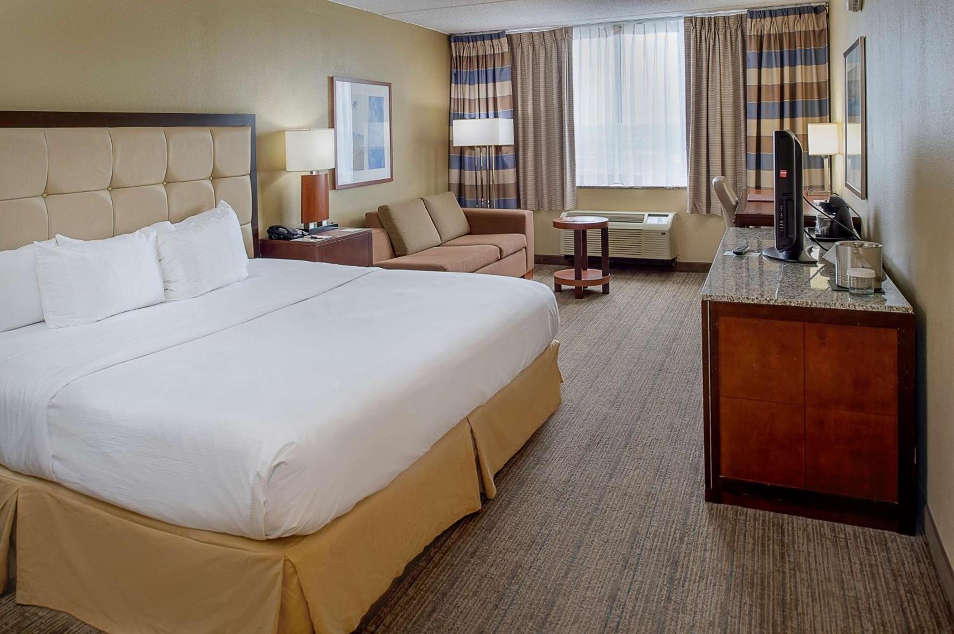 DoubleTree by Hilton St. Louis at Westport photo 18