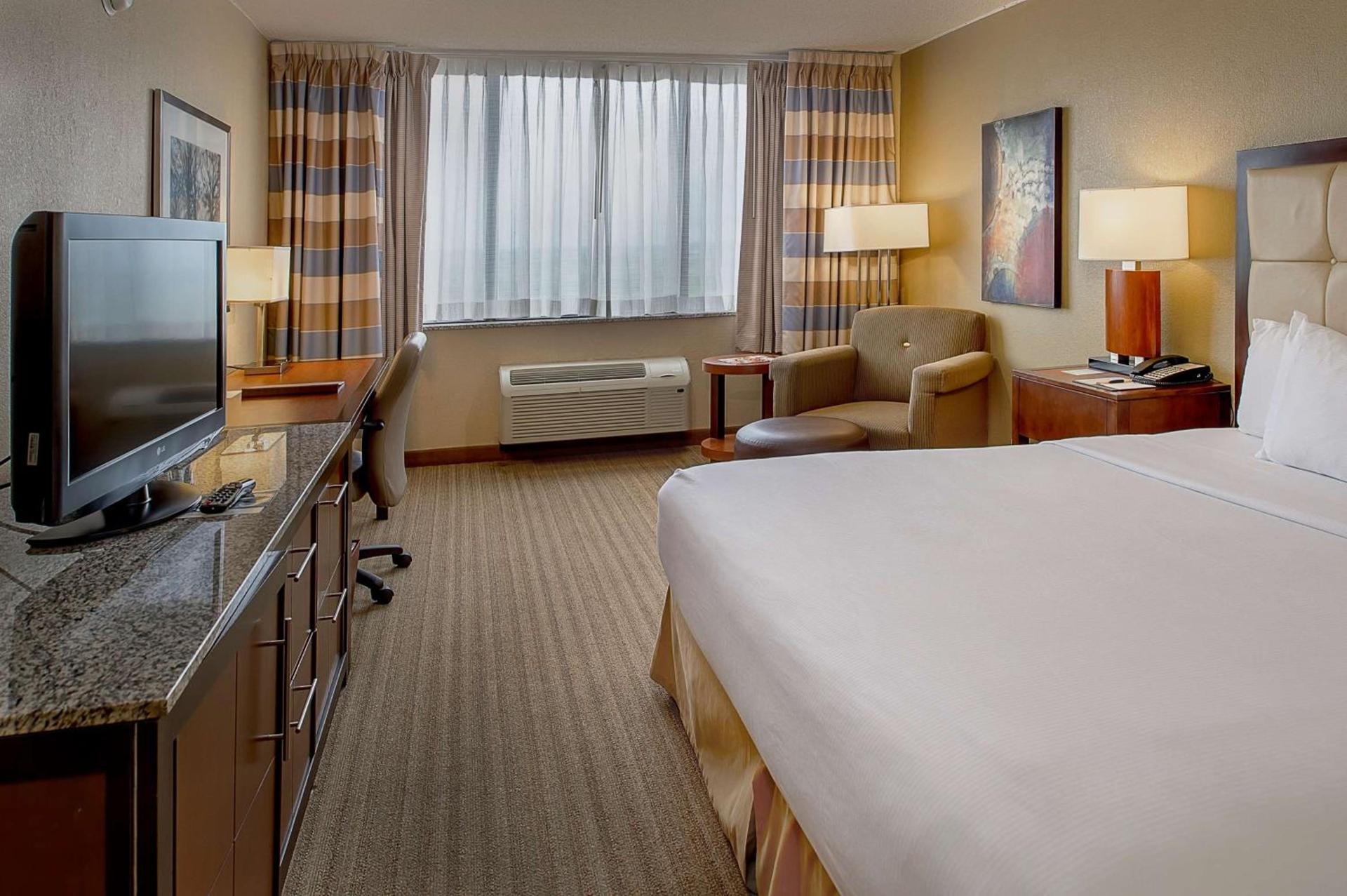 DoubleTree by Hilton St. Louis at Westport photo 20