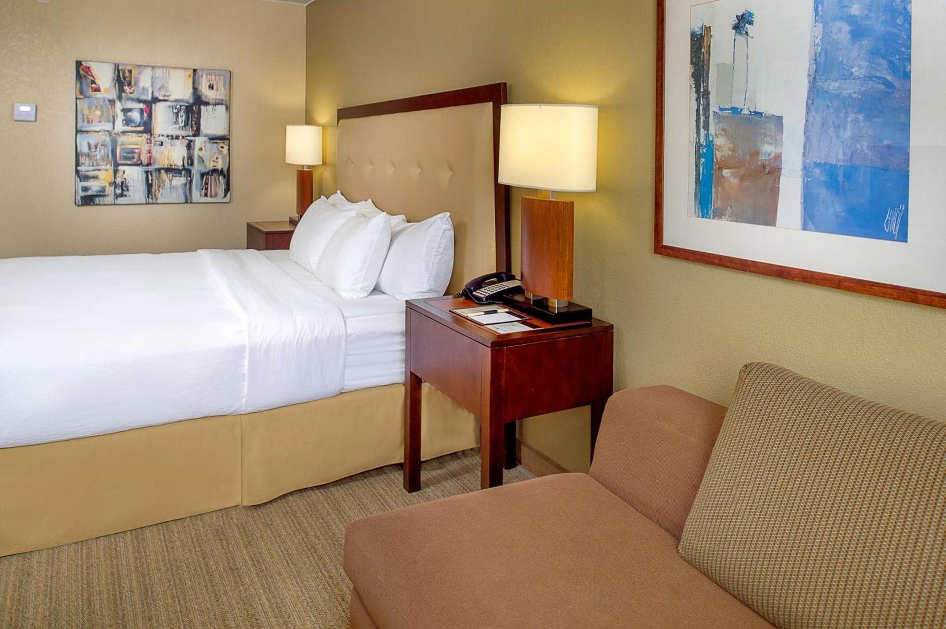 DoubleTree by Hilton St. Louis at Westport photo 21