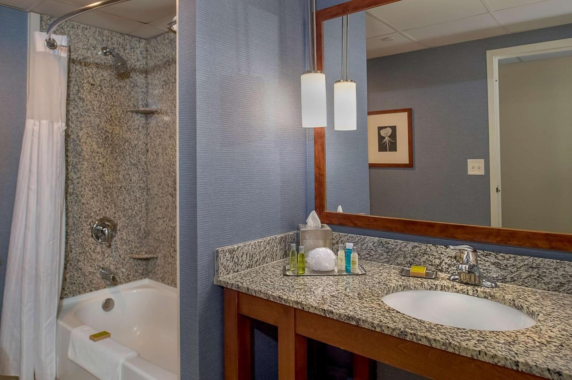 DoubleTree by Hilton St. Louis at Westport photo 23