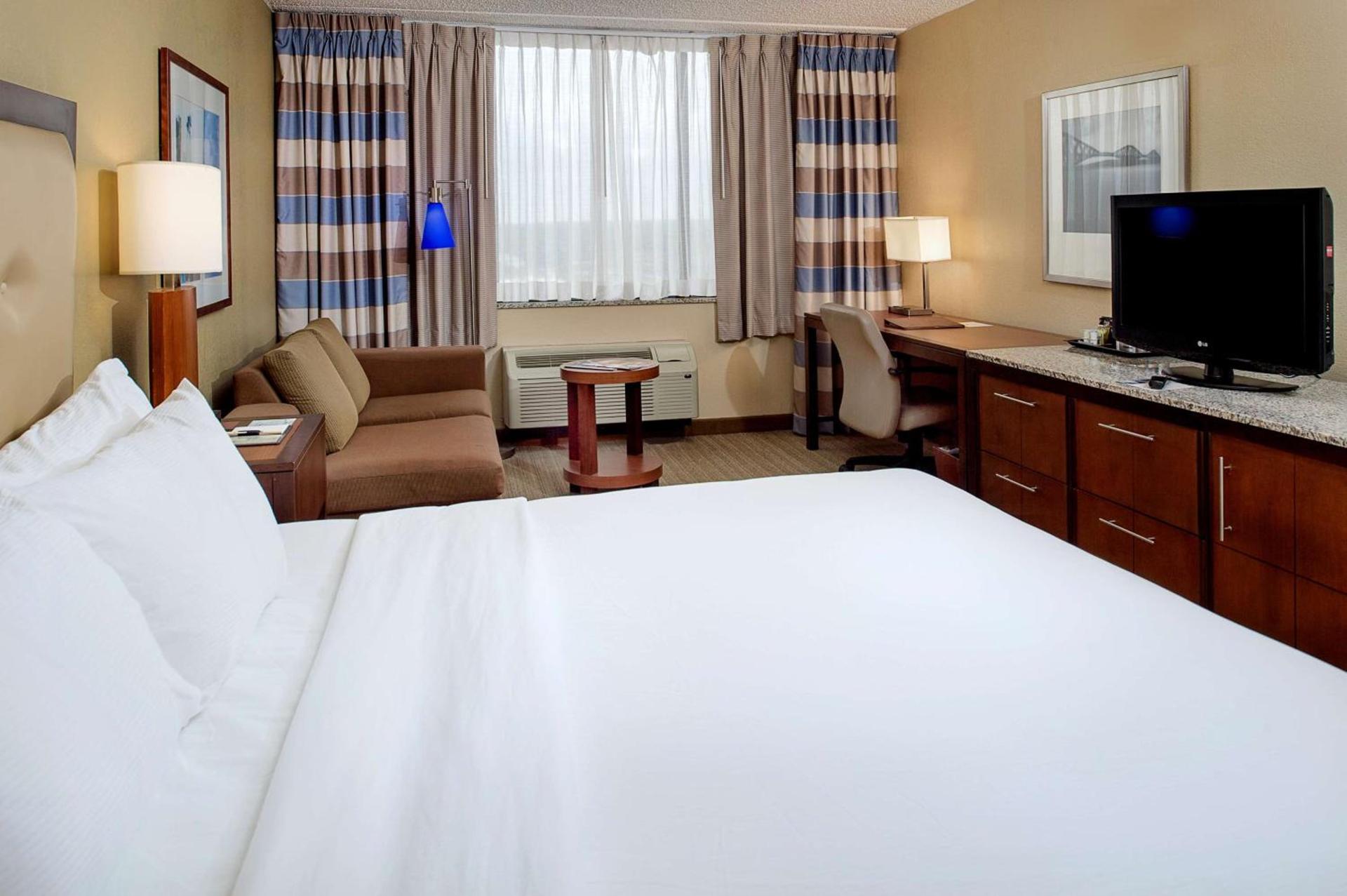 DoubleTree by Hilton St. Louis at Westport photo 28