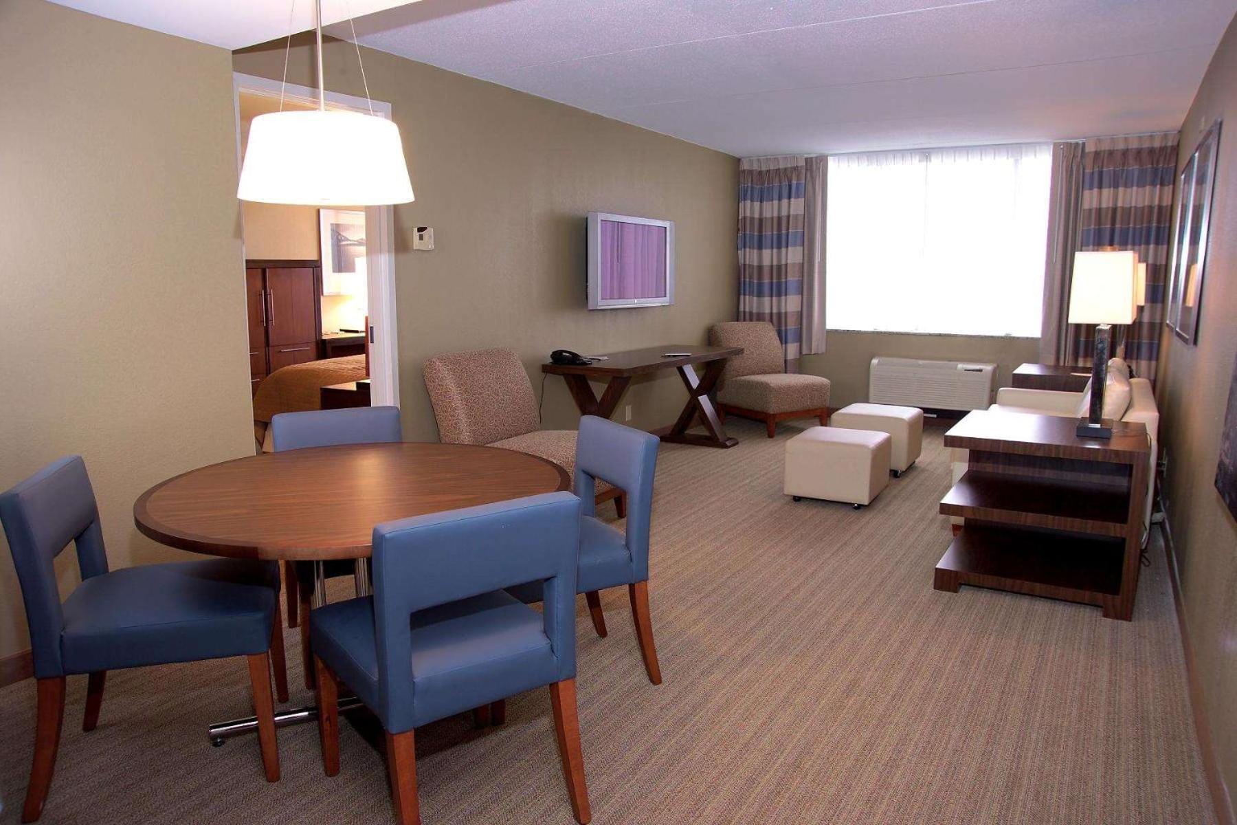 DoubleTree by Hilton St. Louis at Westport photo 34