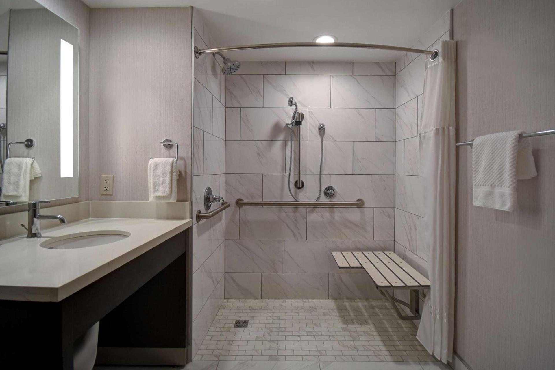 DoubleTree by Hilton St. Louis Airport, MO photo 38